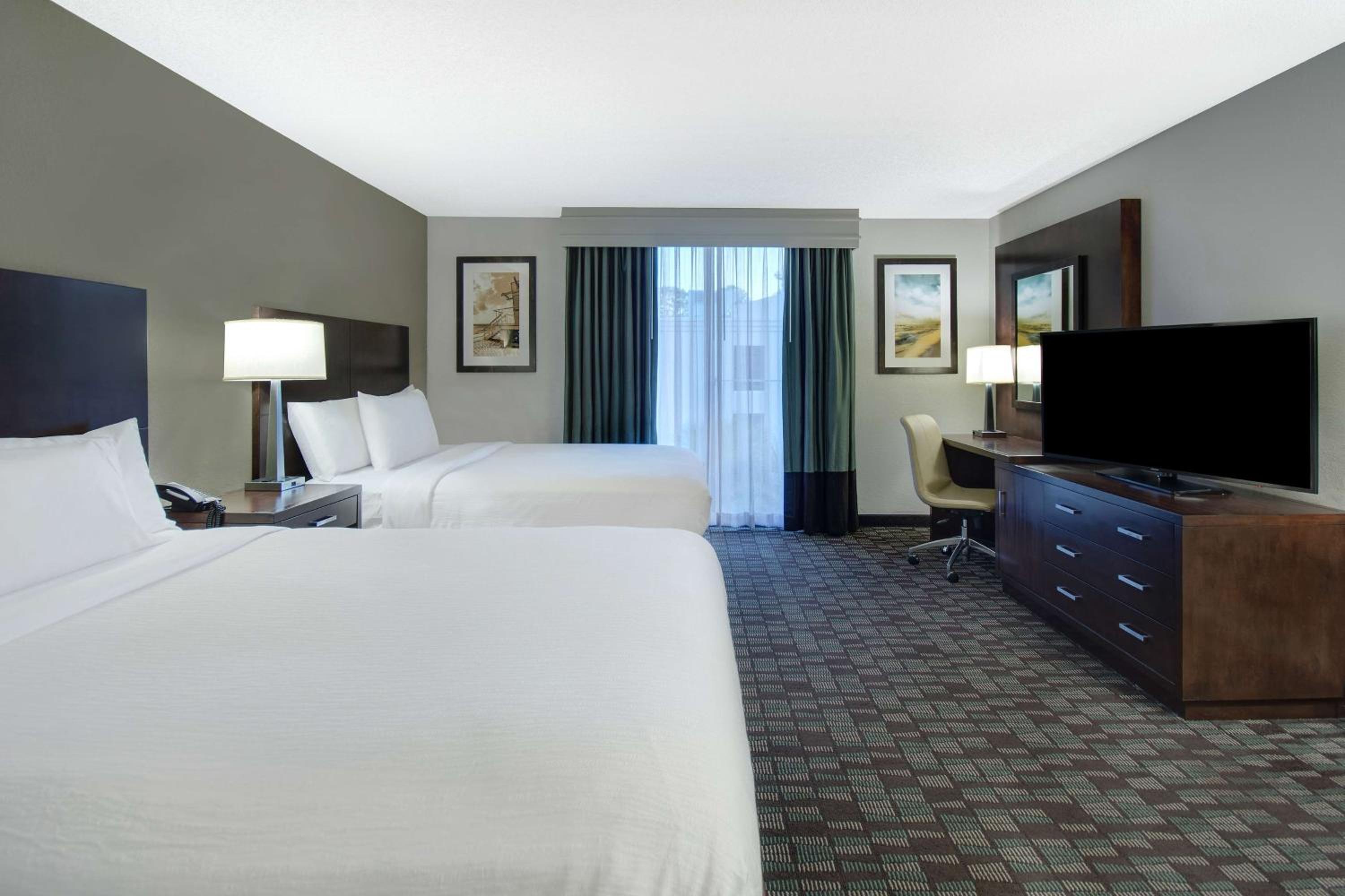 Two-Bedroom Queen Suite with Two Queen Beds - Photo 4