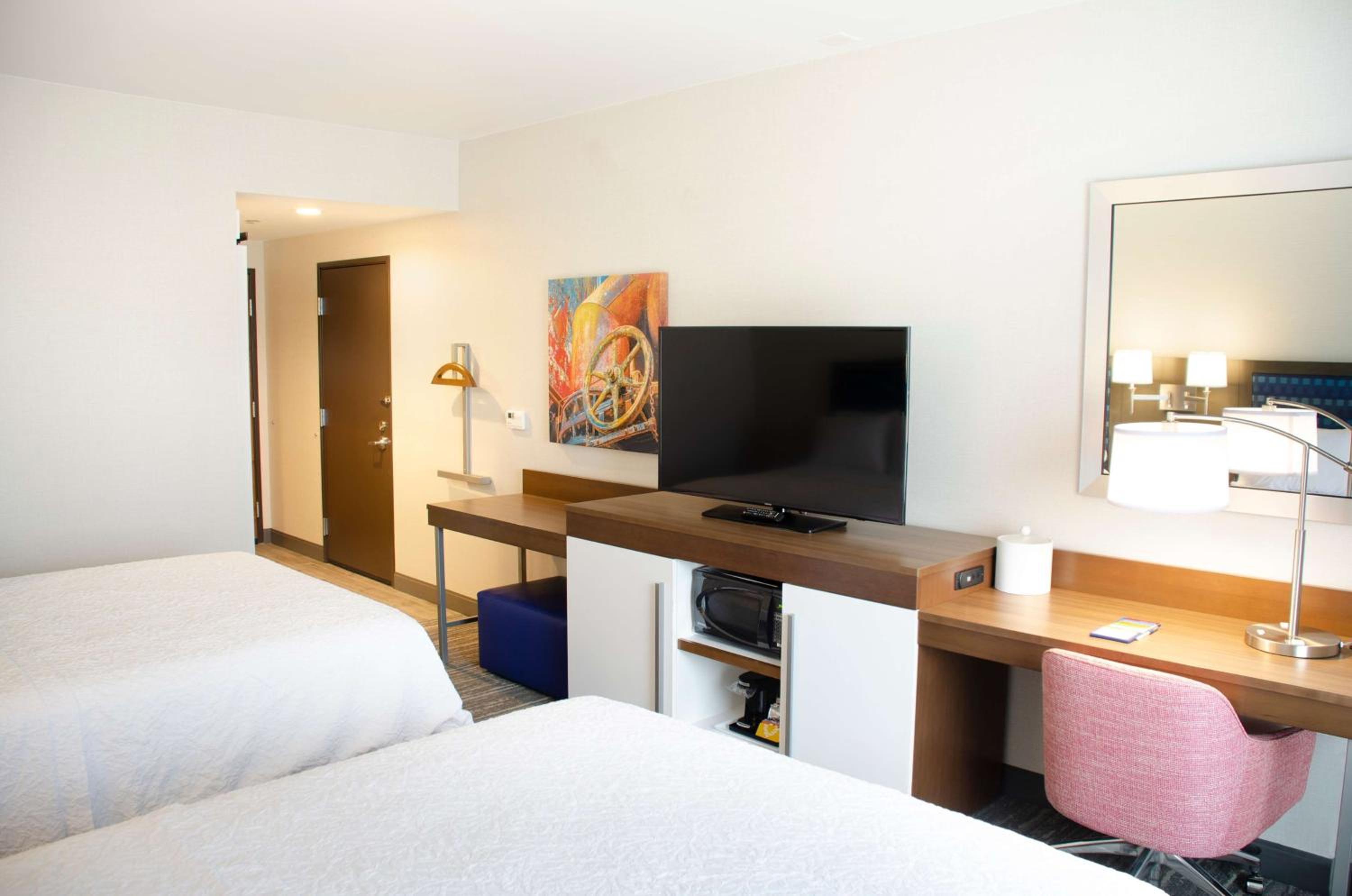Queen Room with Two Queen Beds - Non-Smoking photo 1