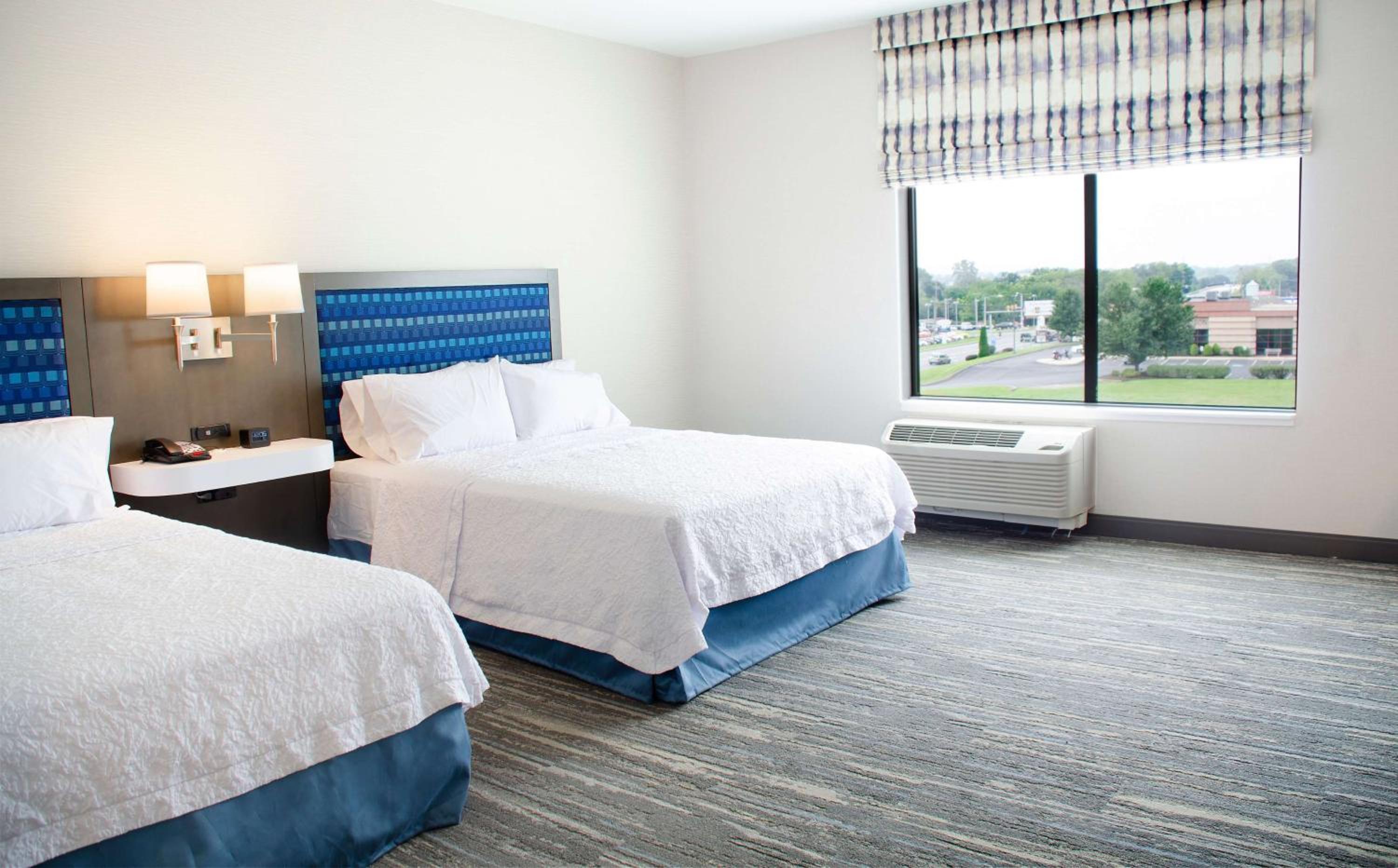 Queen Room with Two Queen Beds and Bath Tub - Mobility and Hearing Access/Non-Smoking photo 1