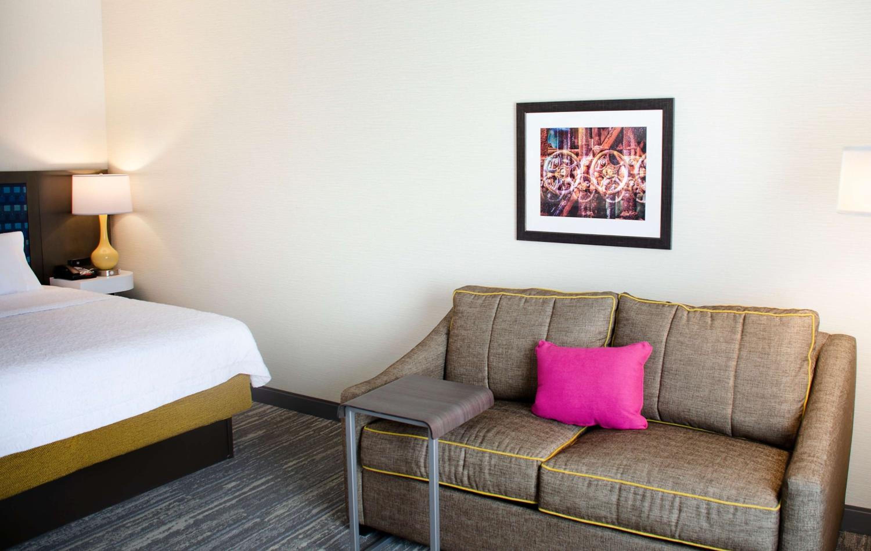 King Room with Sofa Bed - Non-Smoking photo 1