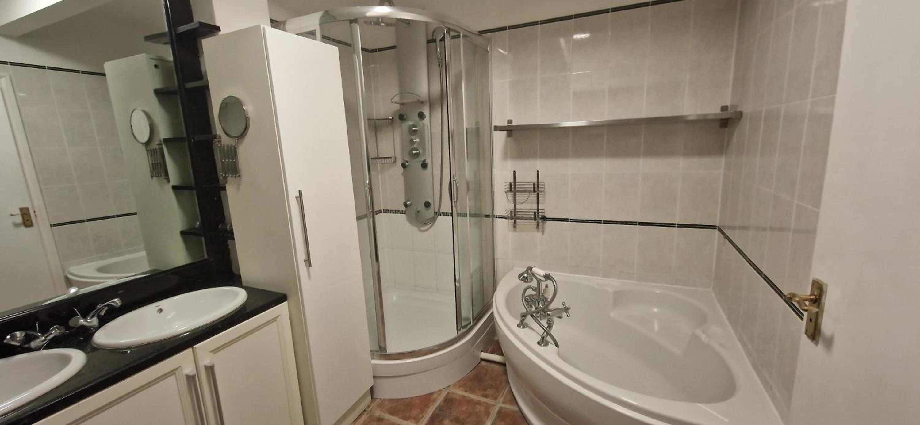 Deluxe Family Suite photo 2