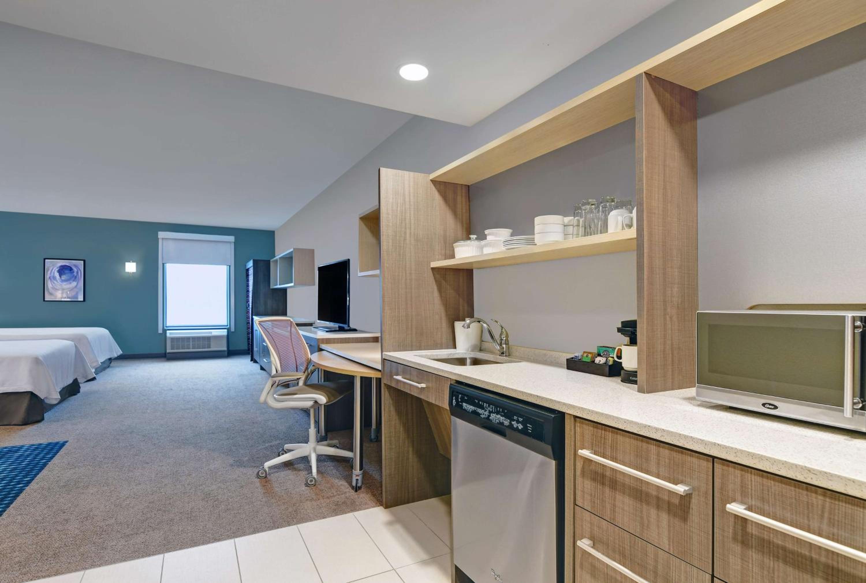 Queen Studio with Two Queen Beds - Mobility and Hearing Access/Non-Smoking photo 2