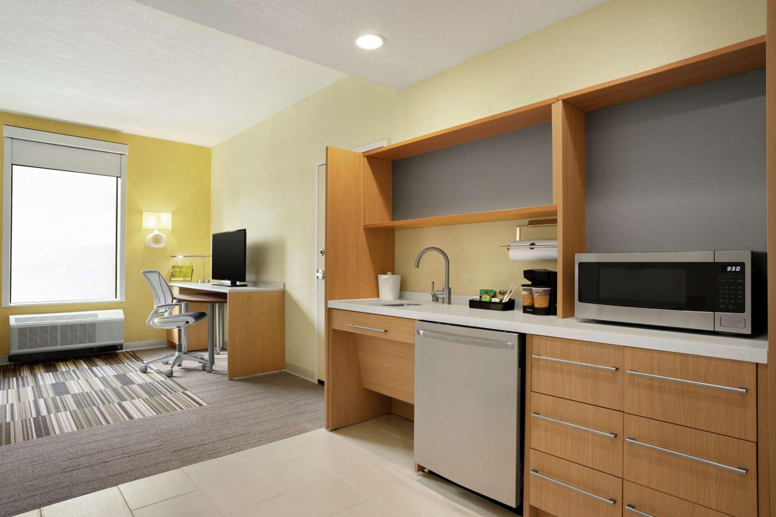 Queen Suite - Mobility Access photo 2