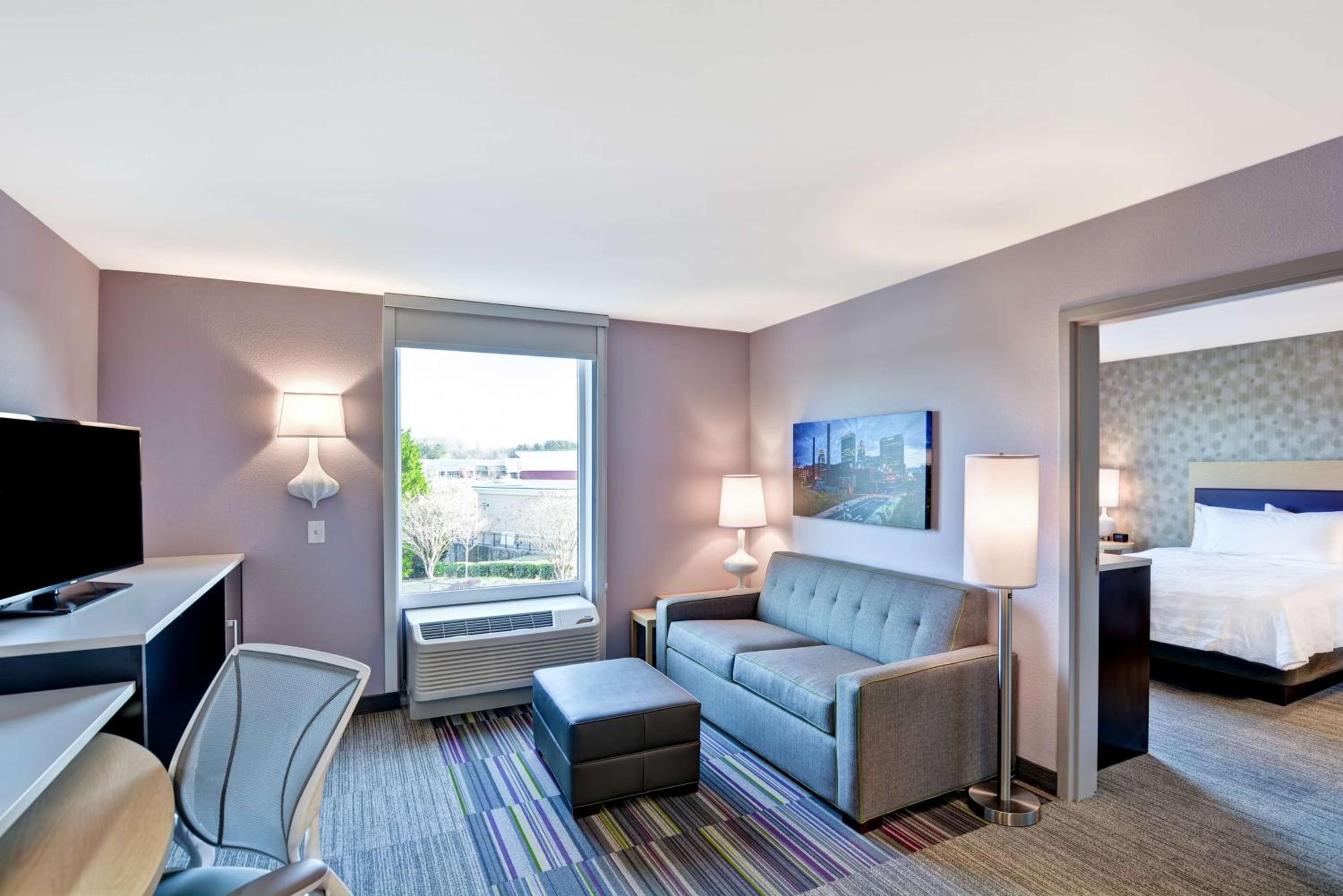 One-Bedroom Queen Suite - Non-Smoking