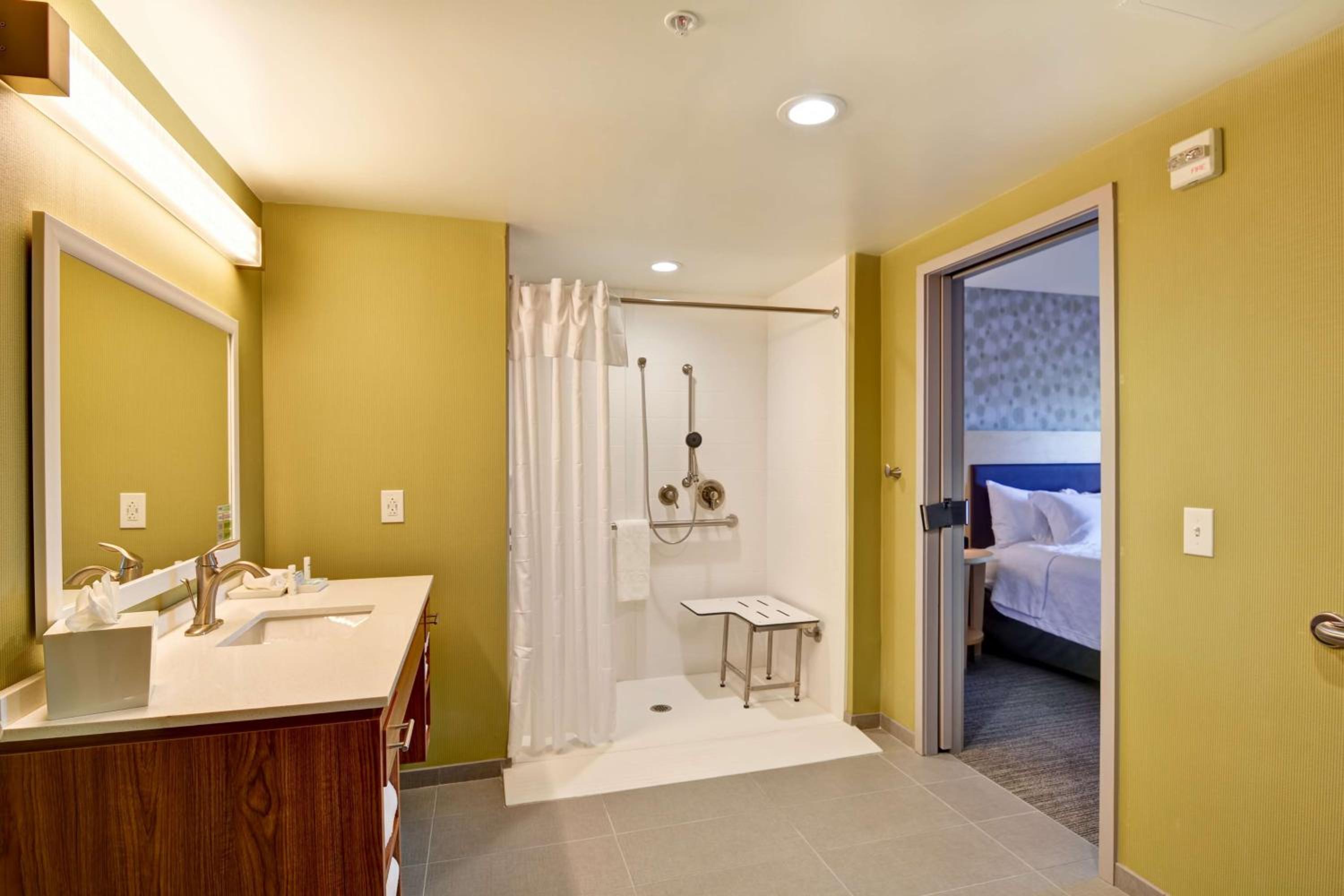 Queen Suite - Mobility Access