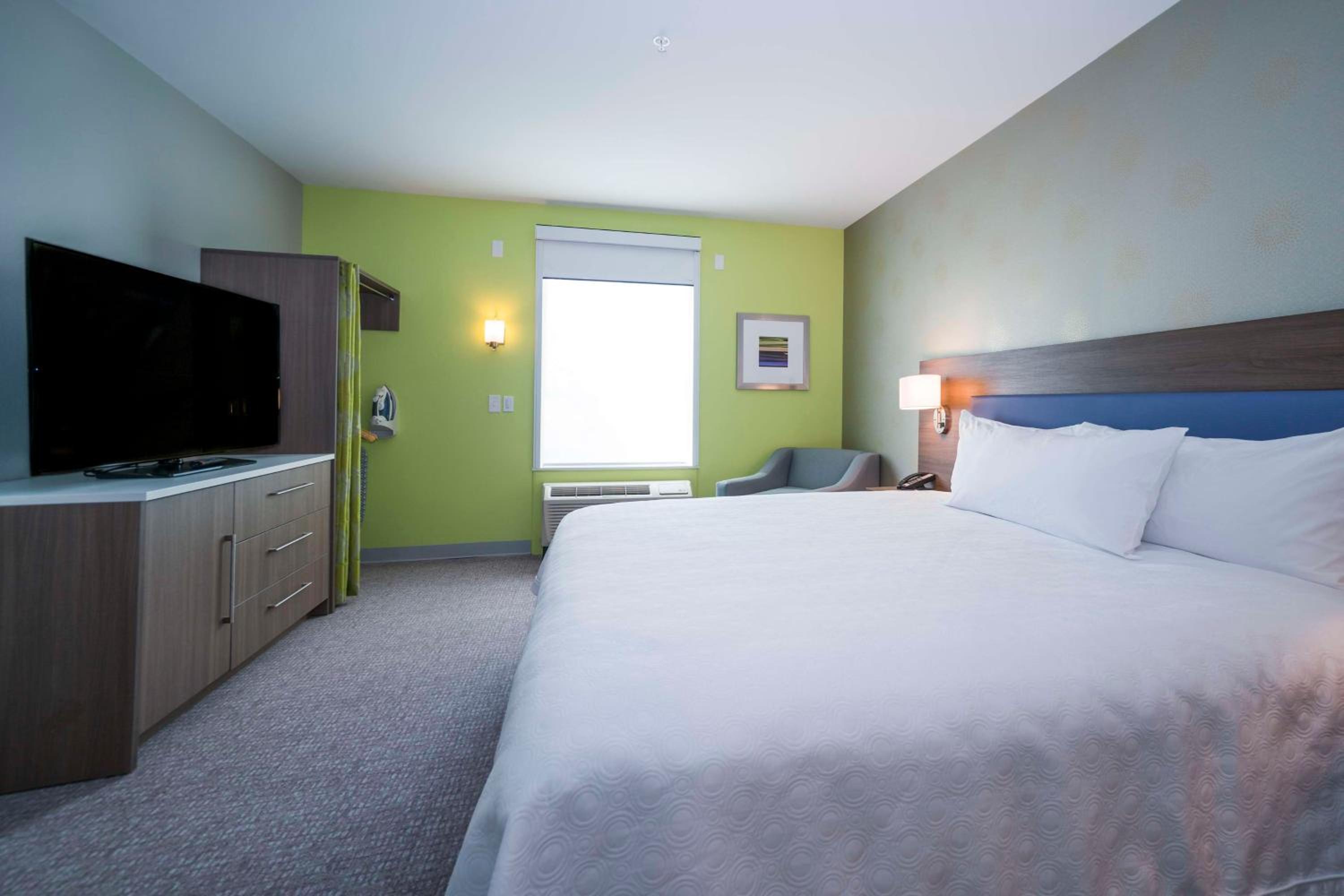 King Suite - Mobility and Hearing Access/Non-Smoking photo 1