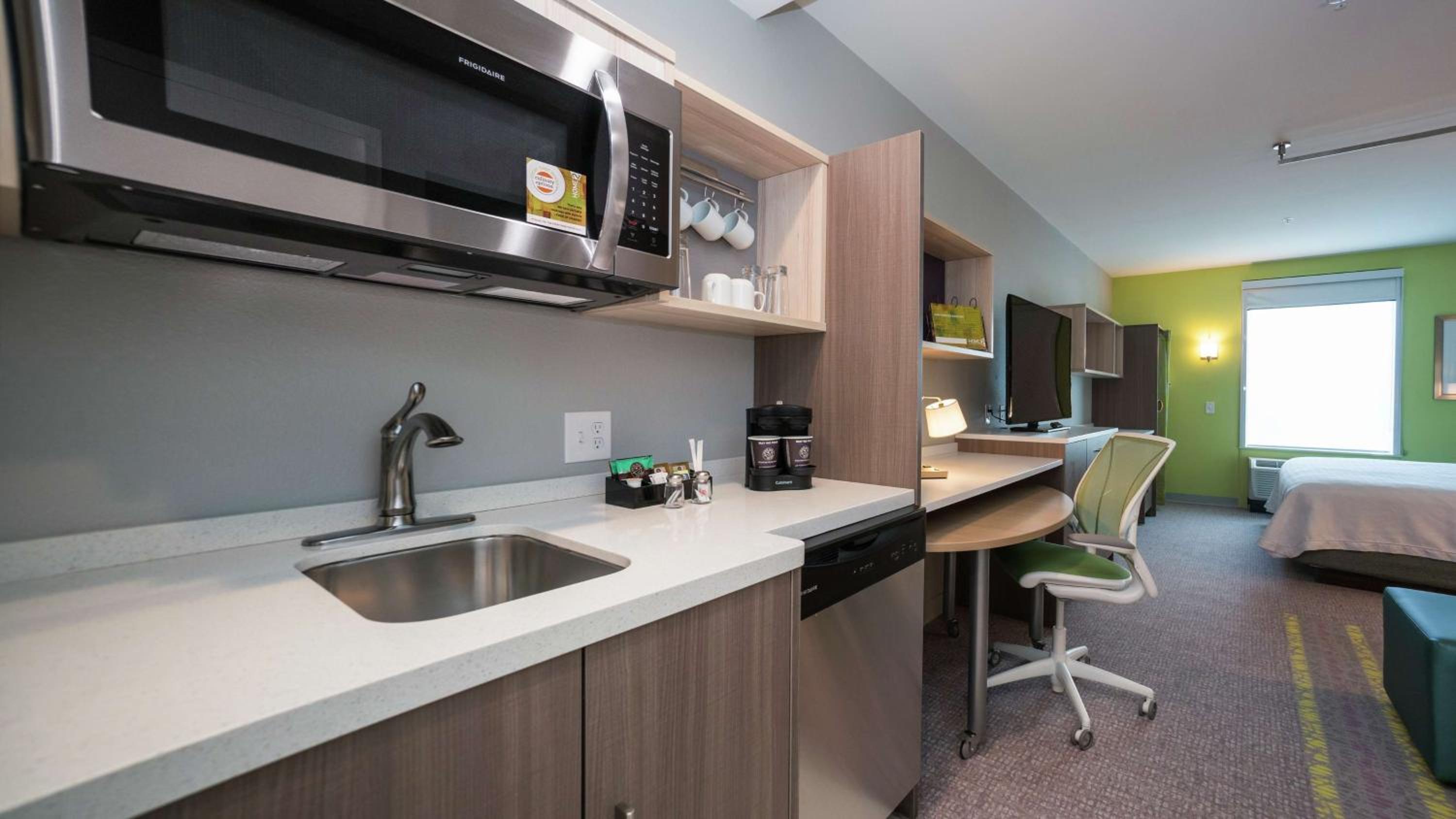 King Studio Suite - Non-Smoking photo 2