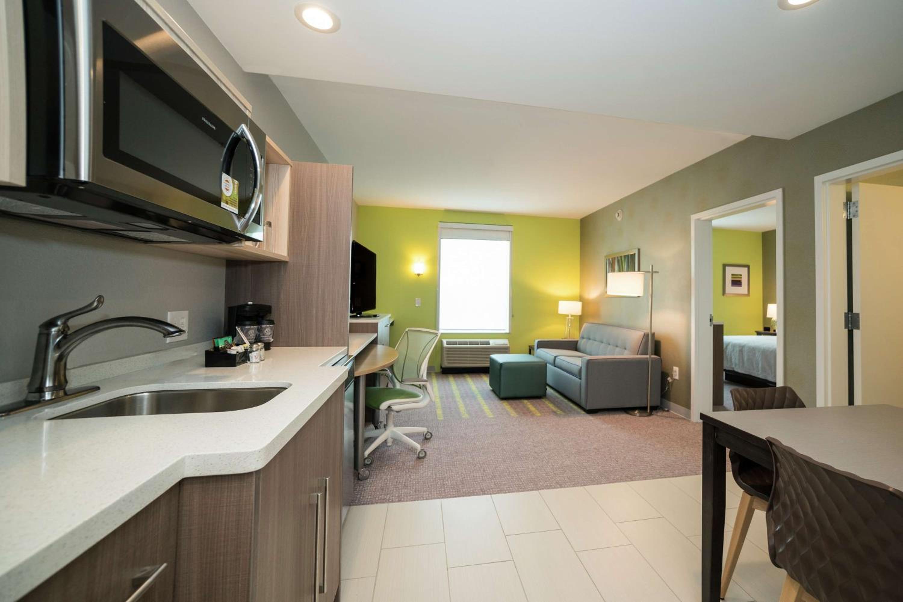 One-Bedroom King Suite - Non-Smoking photo 1