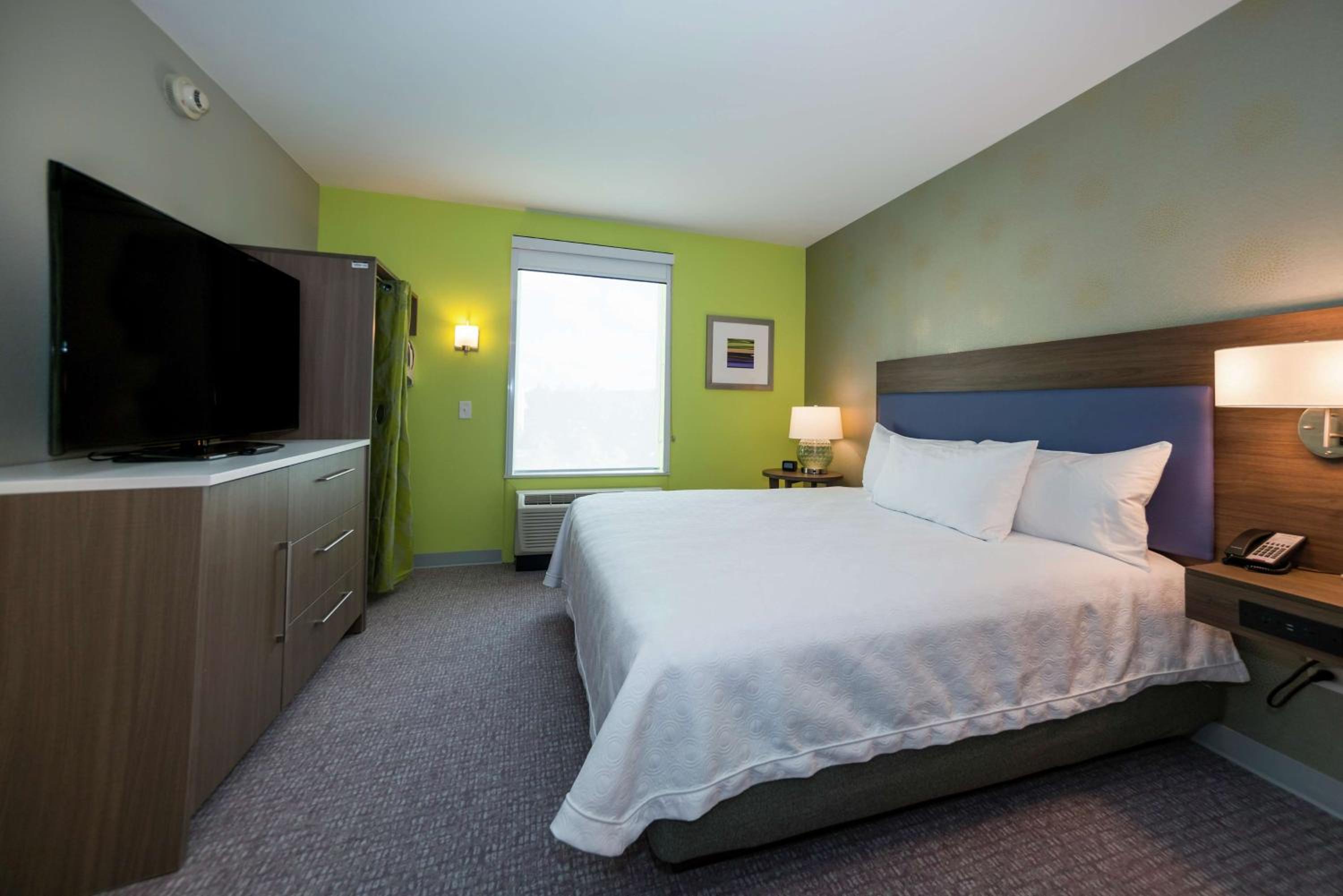 One-Bedroom King Suite - Non-Smoking photo 3