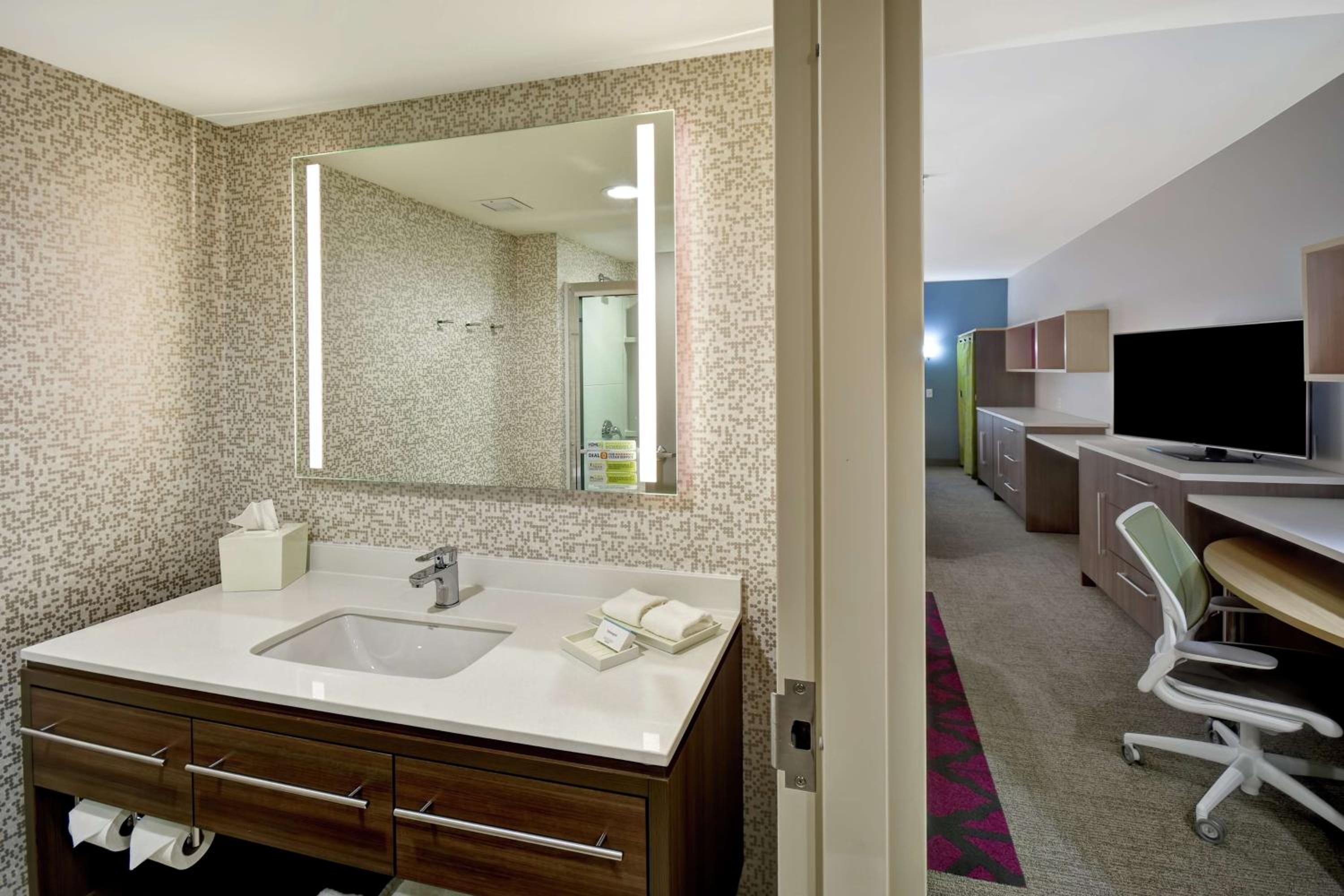 King Studio Suite - Non-Smoking photo 2