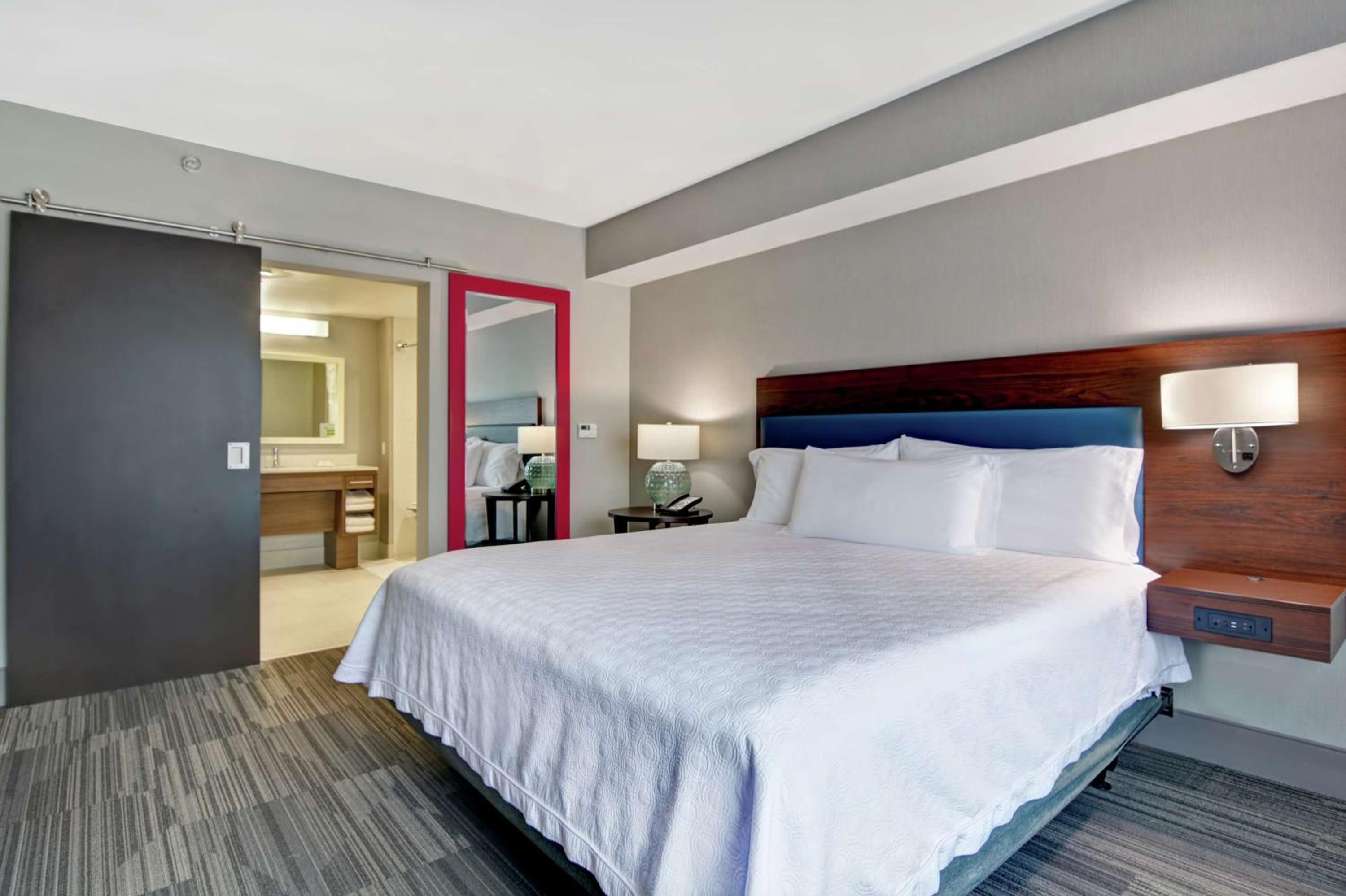 One-Bedroom King Suite - Non-Smoking - Photo 1