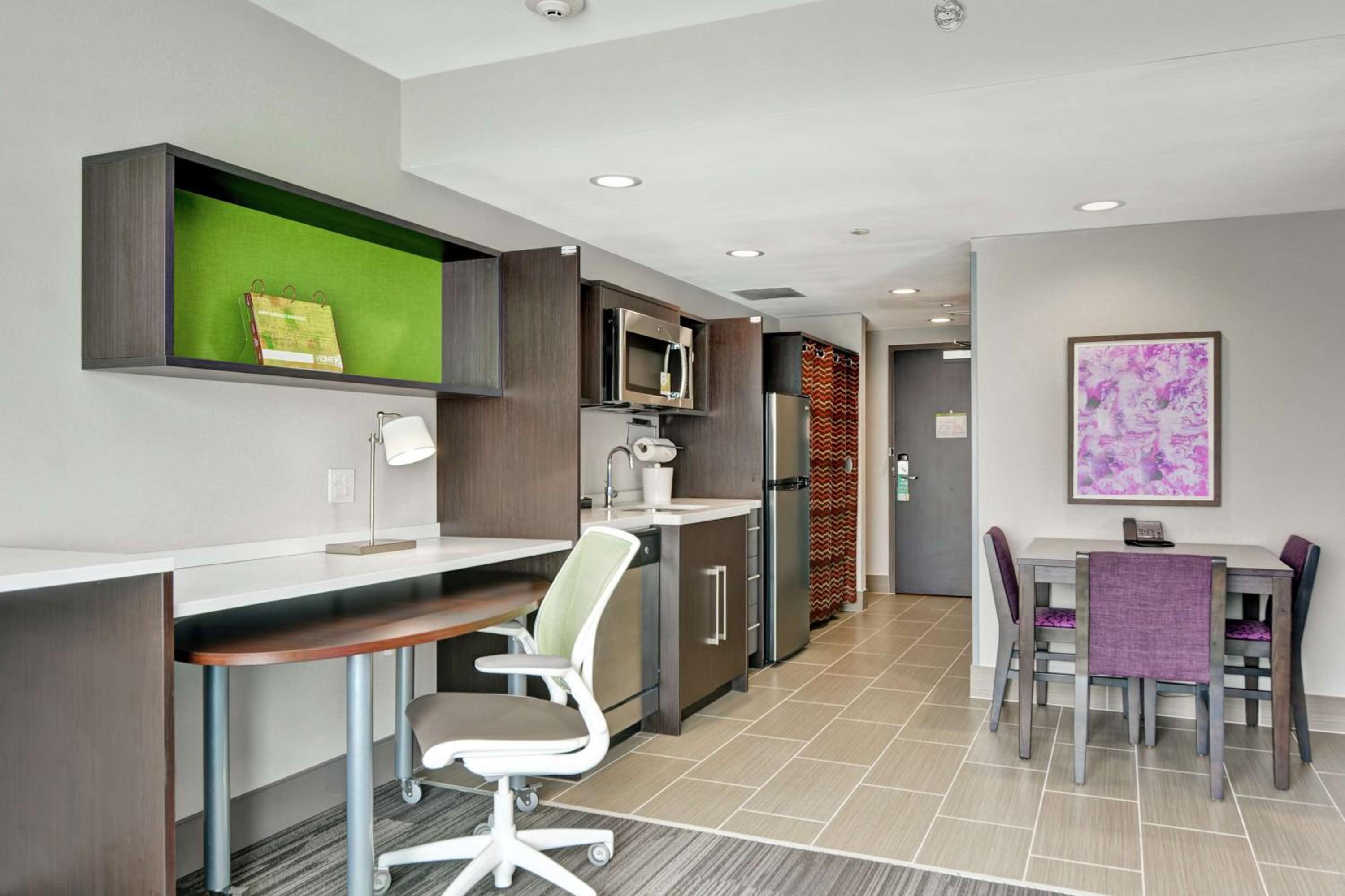 One-Bedroom King Suite - Non-Smoking - Photo 3