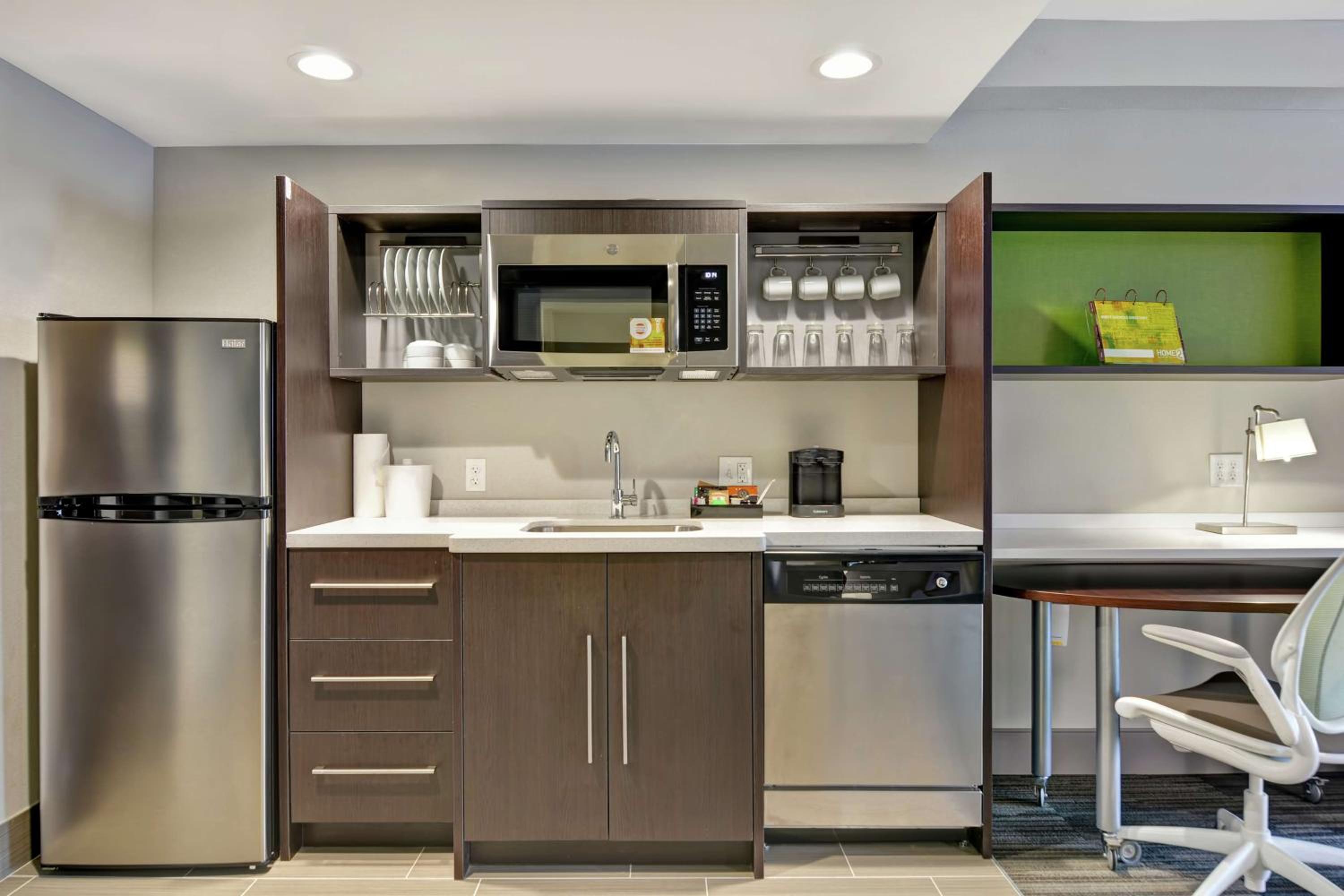 King Studio Suite - Non-Smoking - Photo 5