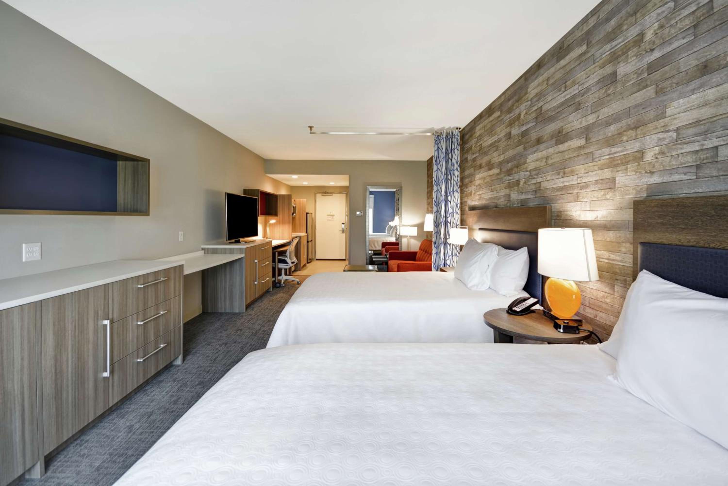 Queen Studio with Two Queen Beds - Non-Smoking photo 1