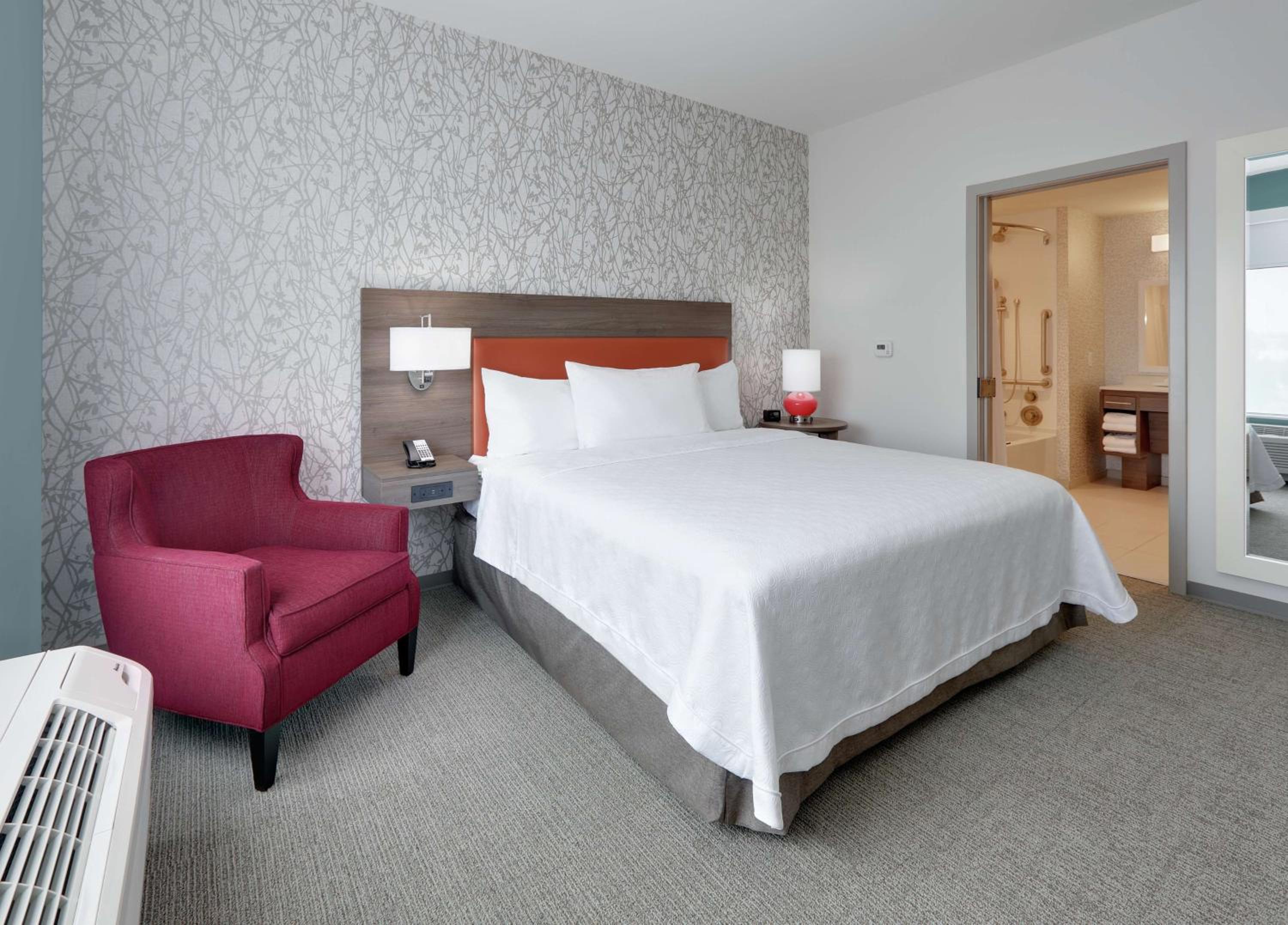 One-Bedroom King Suite - Non-Smoking - Photo 2