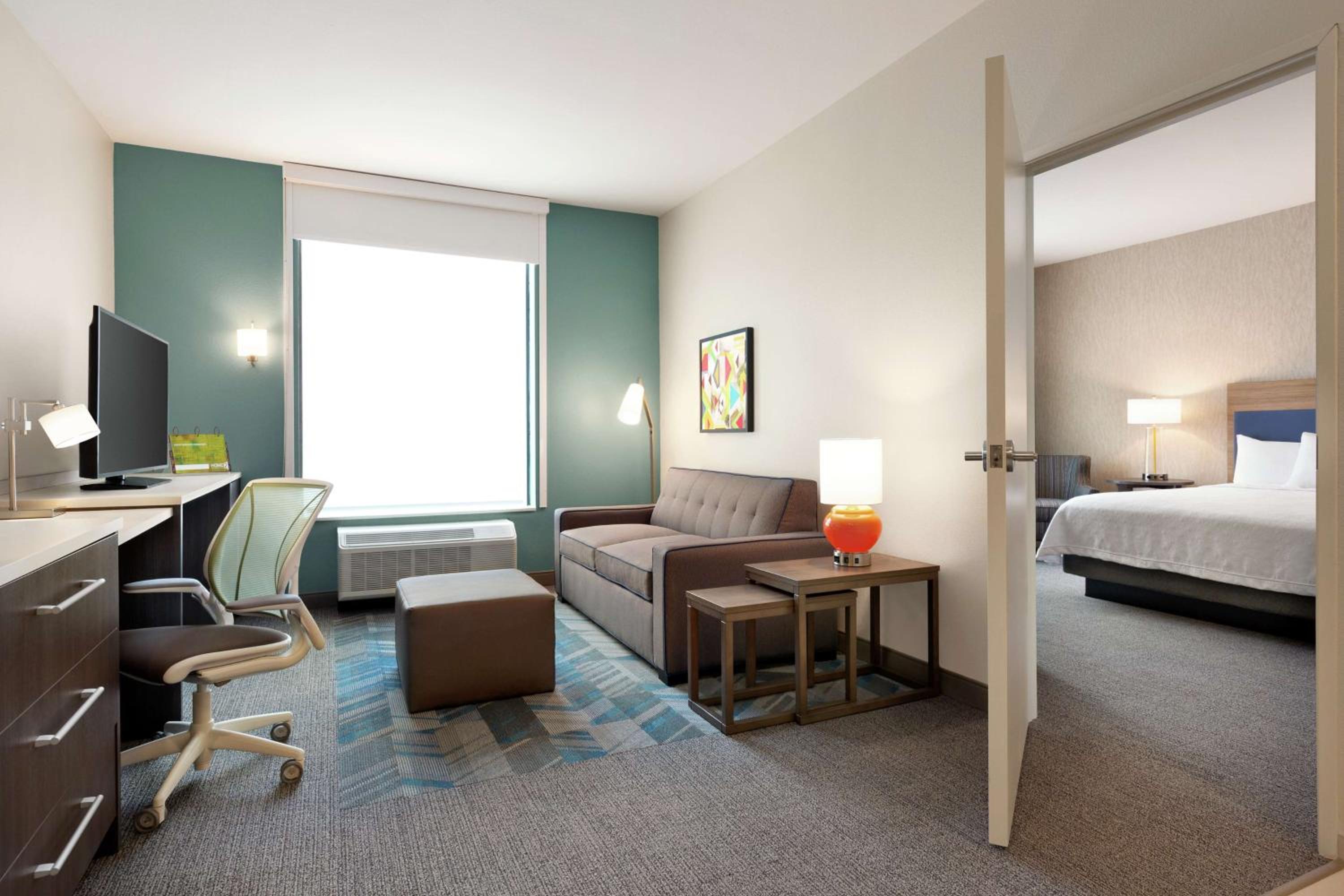 One-Bedroom King Suite - Non-Smoking photo 3