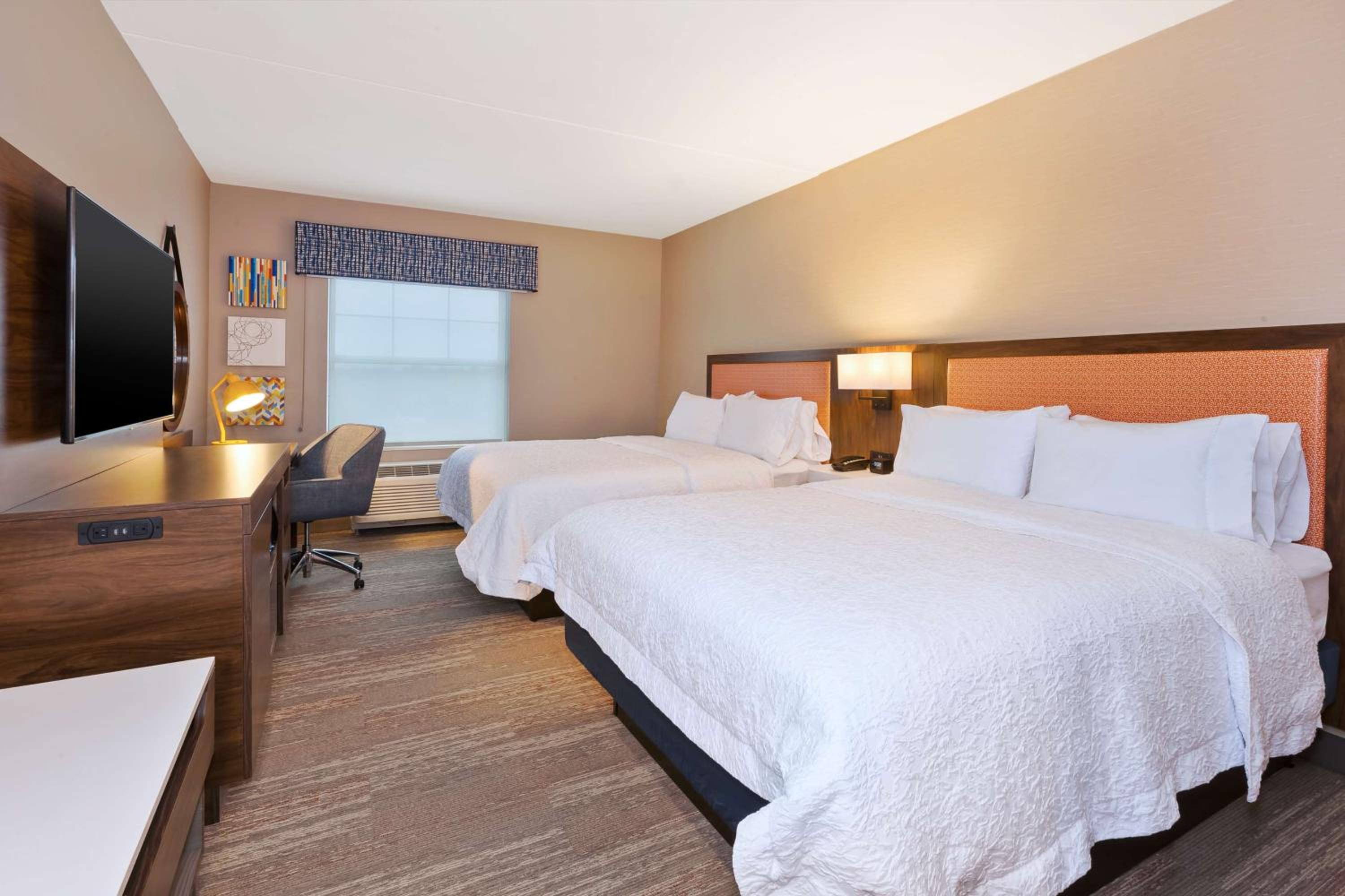 Queen Room with Two Queen Beds - Non-Smoking - Photo 1
