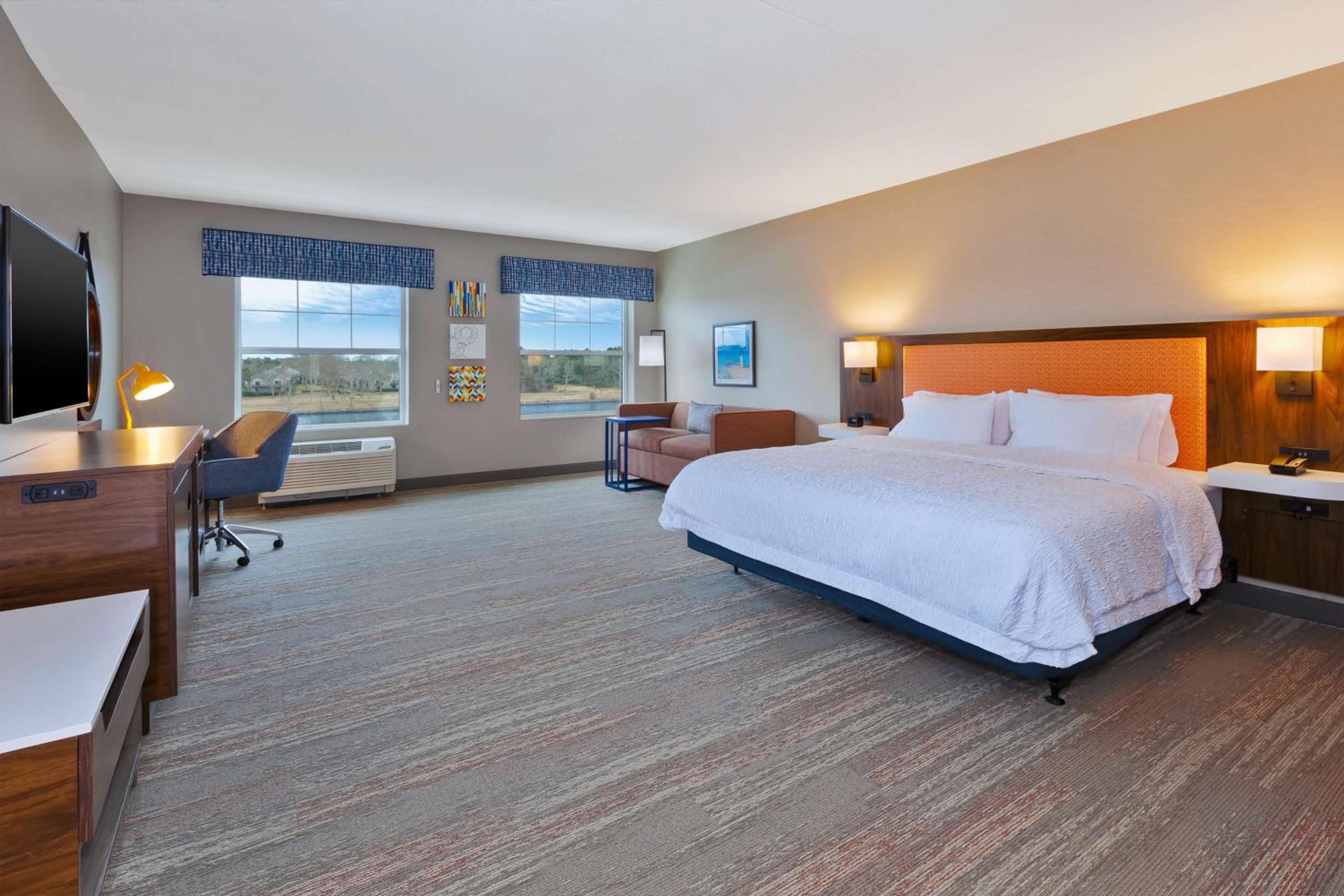 Premium King Room with Water View - Photo 2