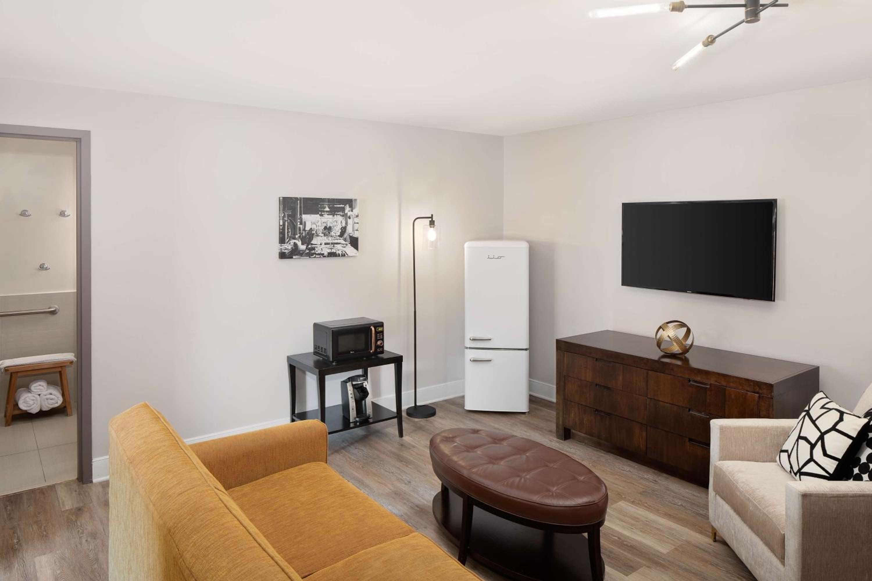 Tesla King Suite photo 2