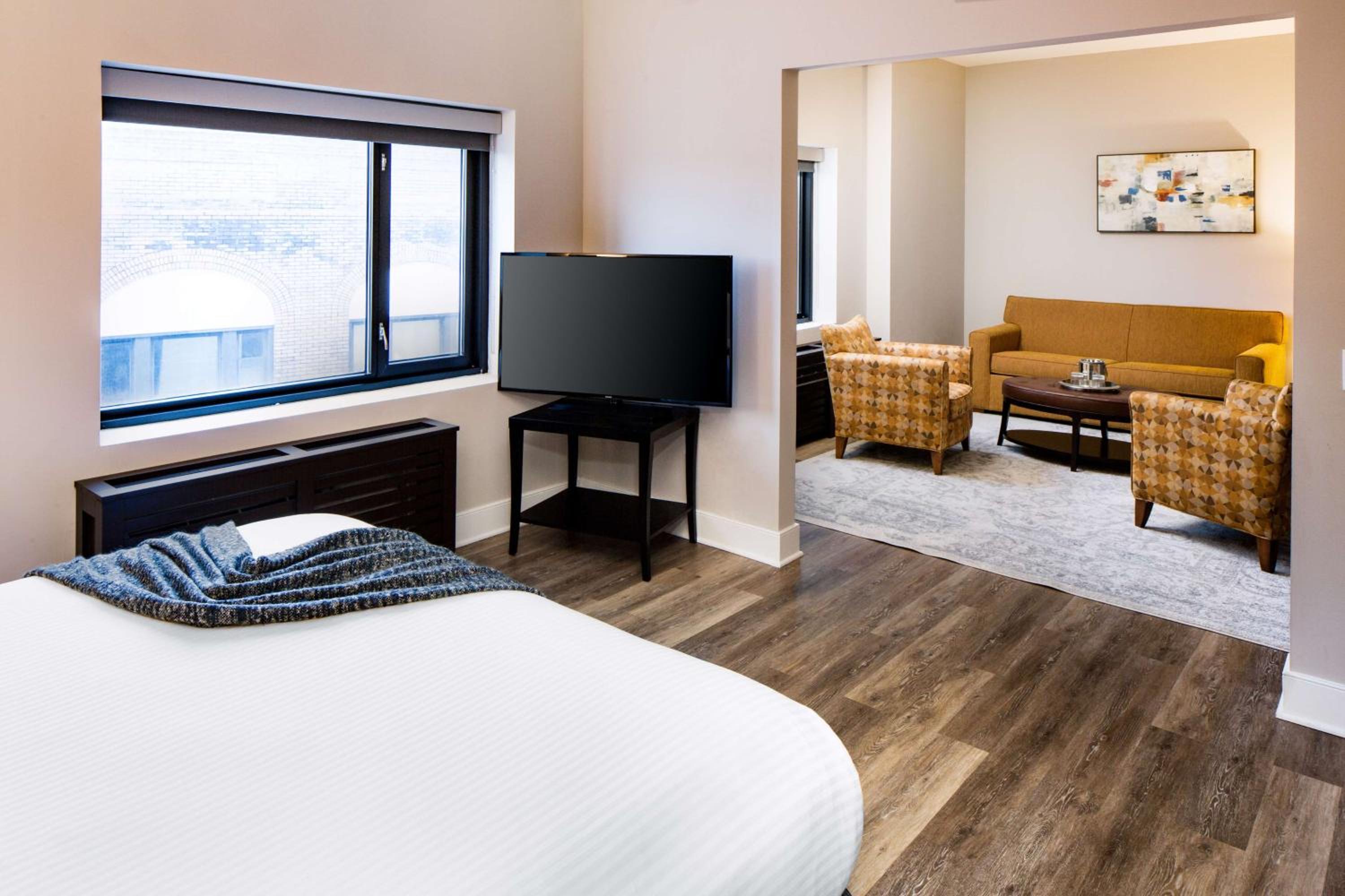 Edison King Suite photo 2