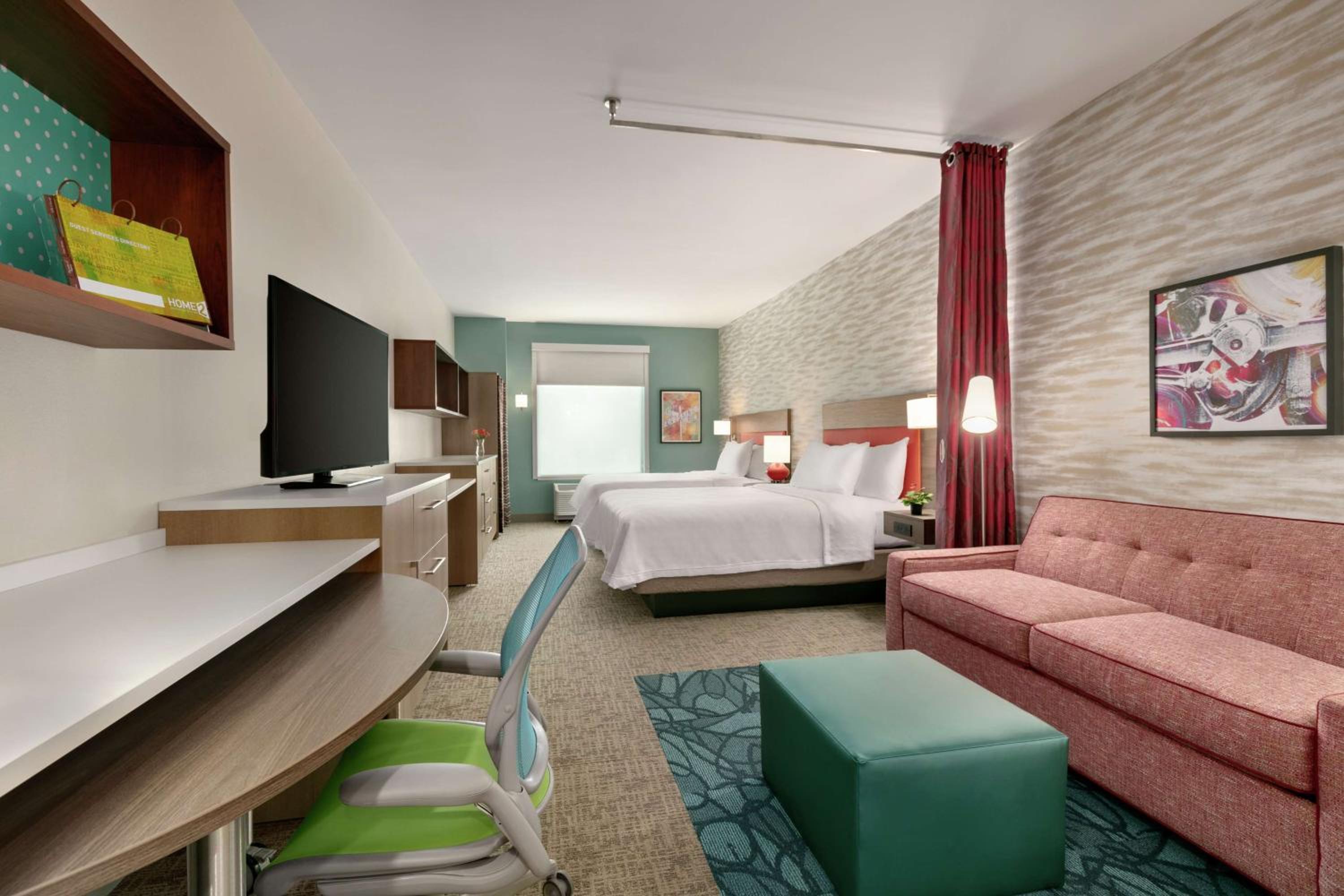 Queen Studio with Two Queen Beds - Non-Smoking - Photo 2