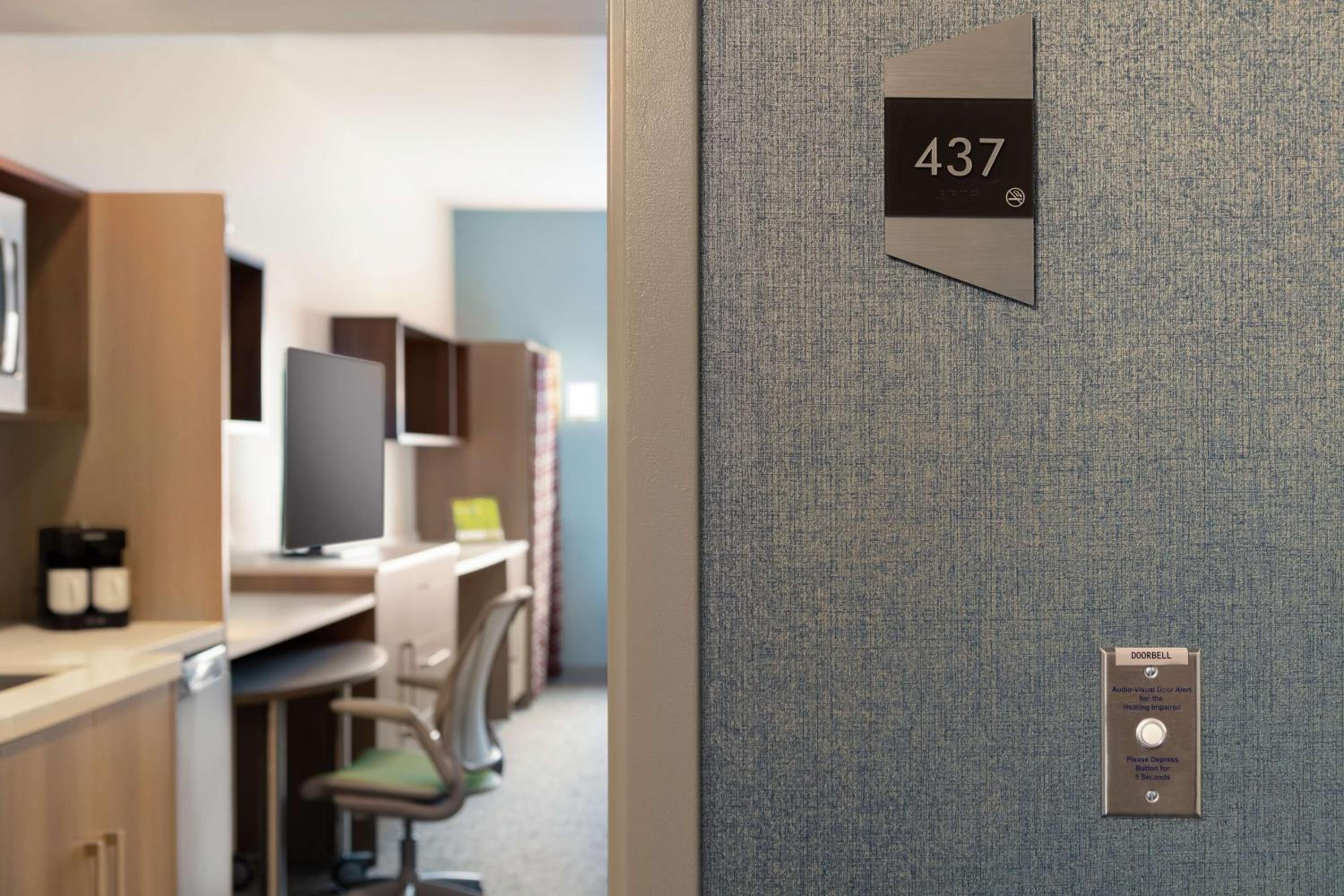 King Suite - Hearing Access/Non-Smoking - Photo 5