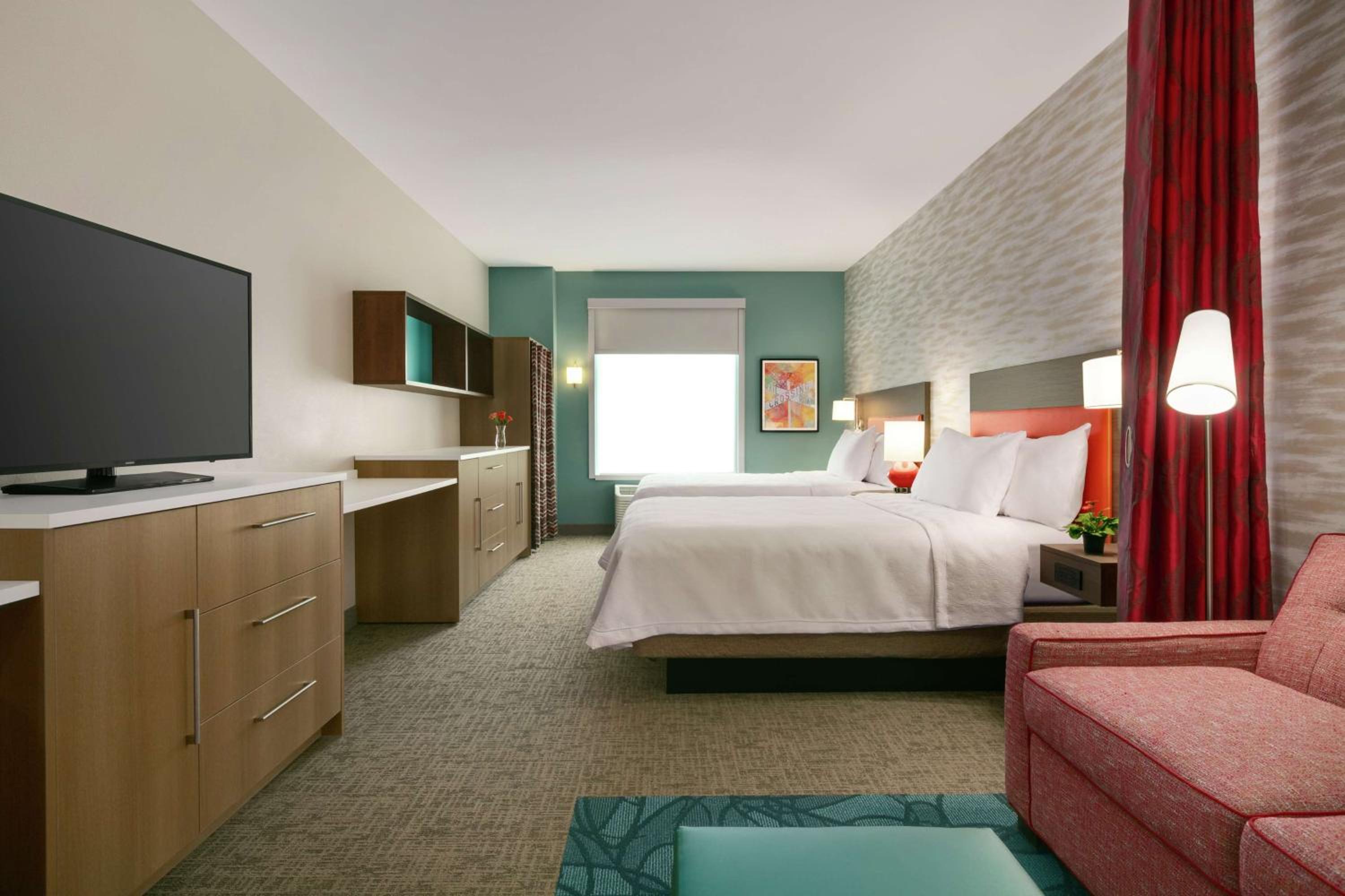 Queen Studio with Two Queen Beds - Non-Smoking - Photo 4