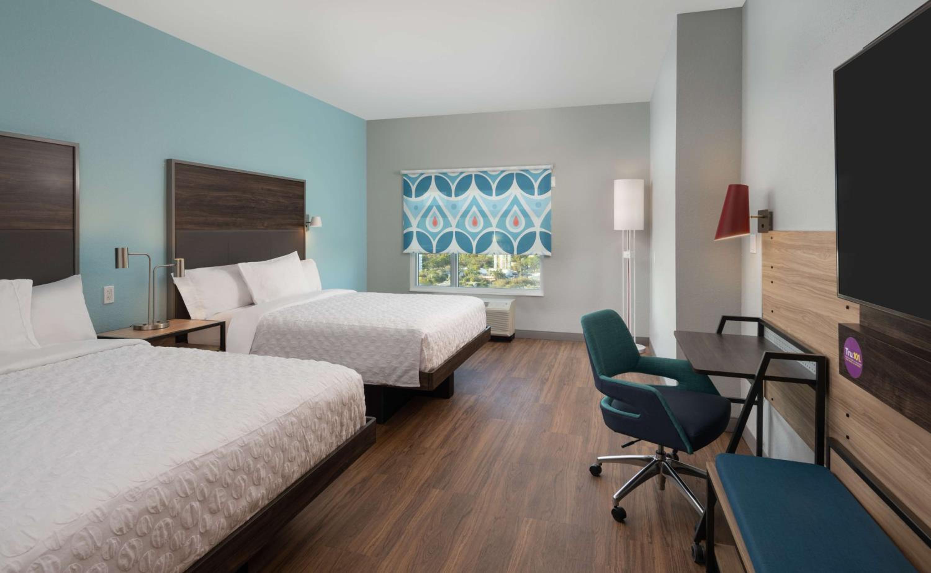 Queen Room with Two Queen Beds - Photo 2