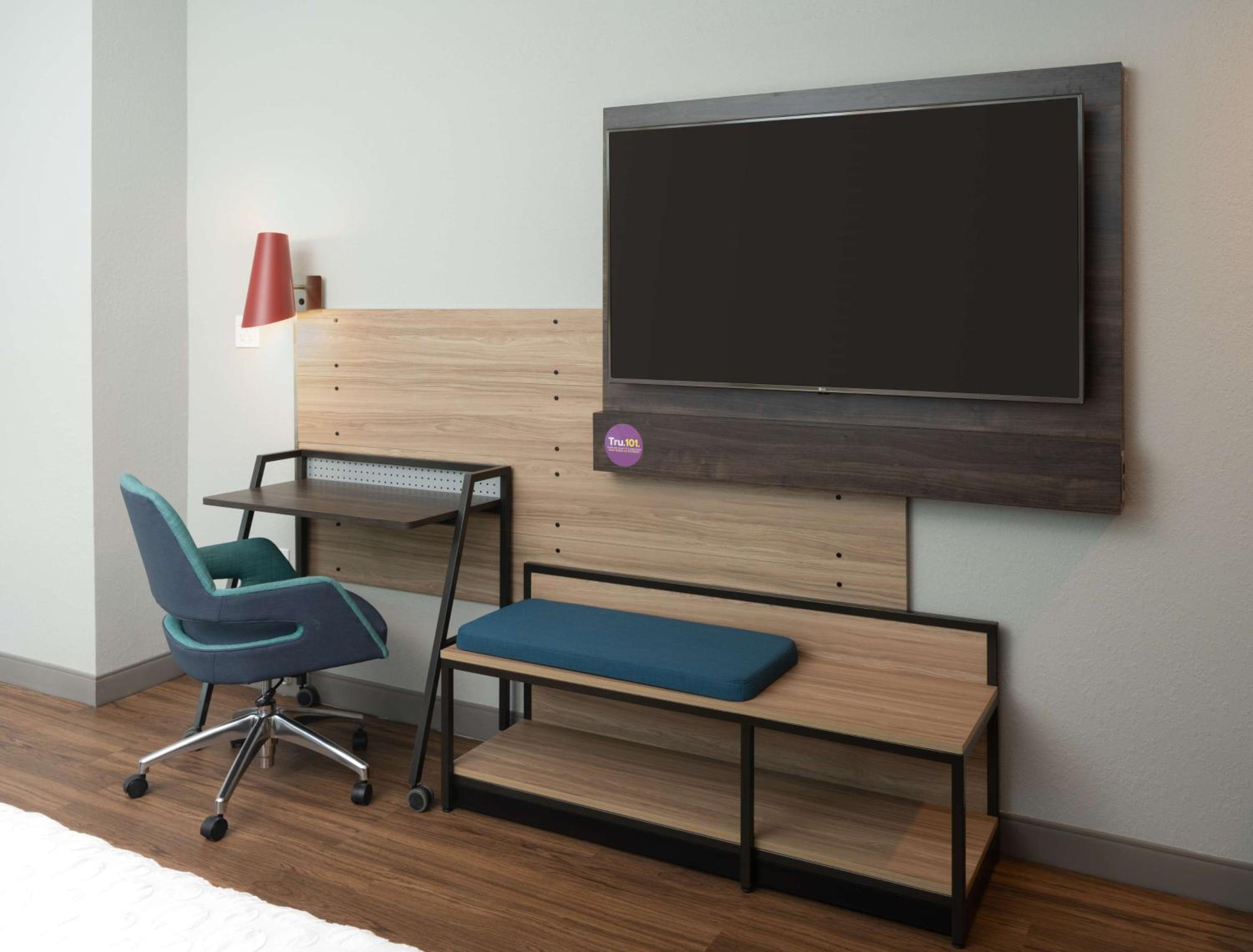 Queen Room with Two Queen Beds - Photo 6