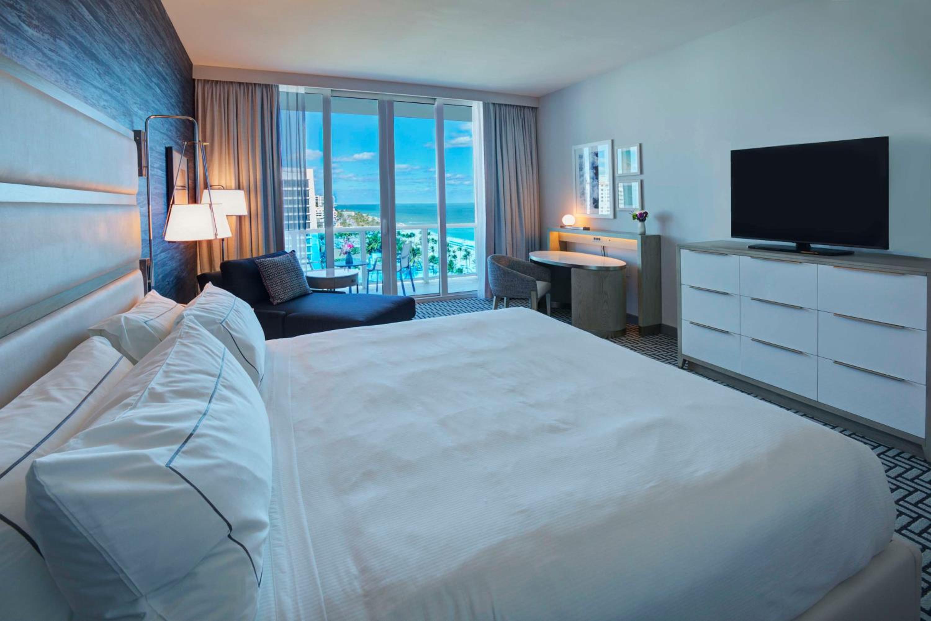 King Room with Balcony - Ocean View - Photo 1