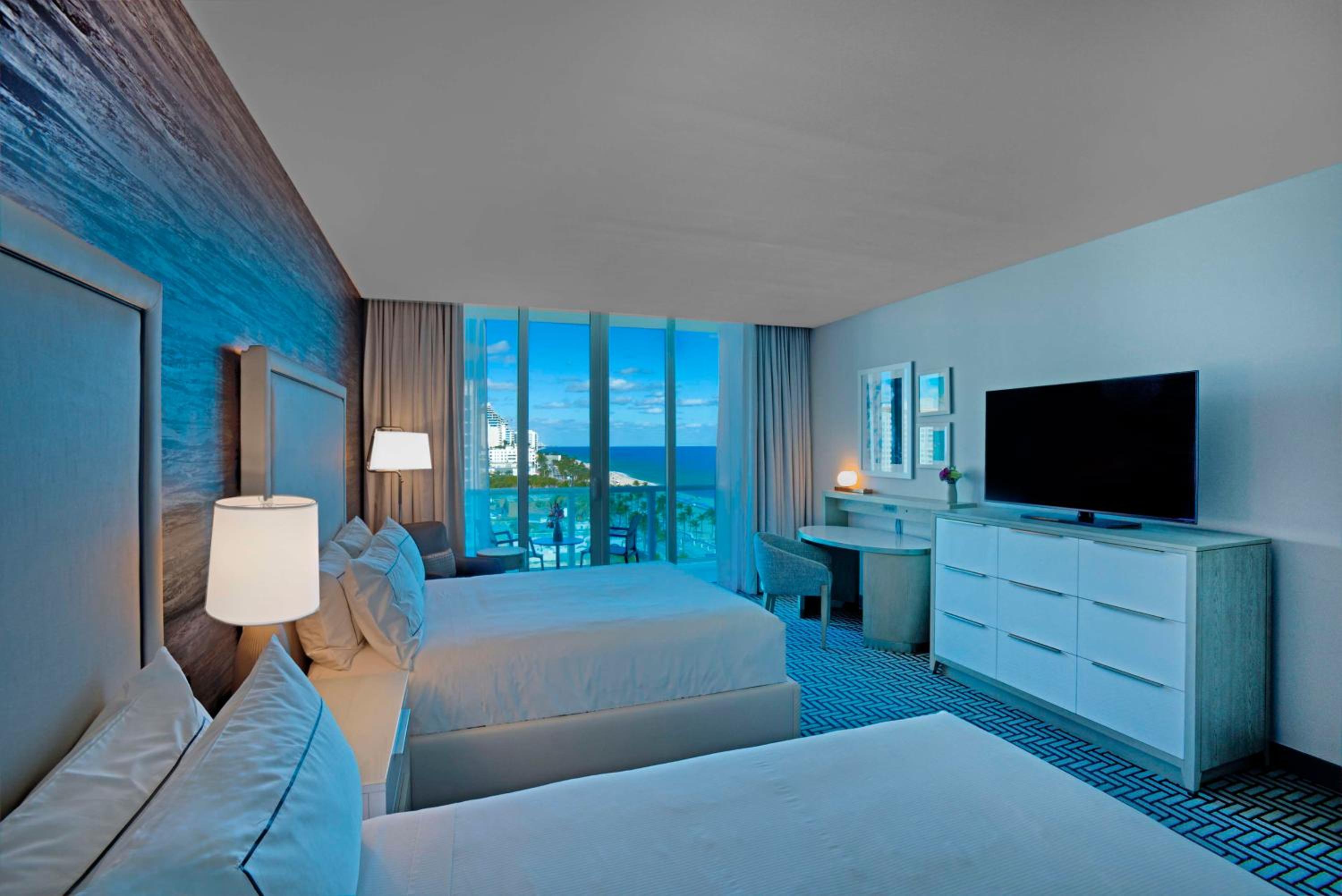 Queen Room with Two Queen Beds and Balcony - Ocean View - Photo 4