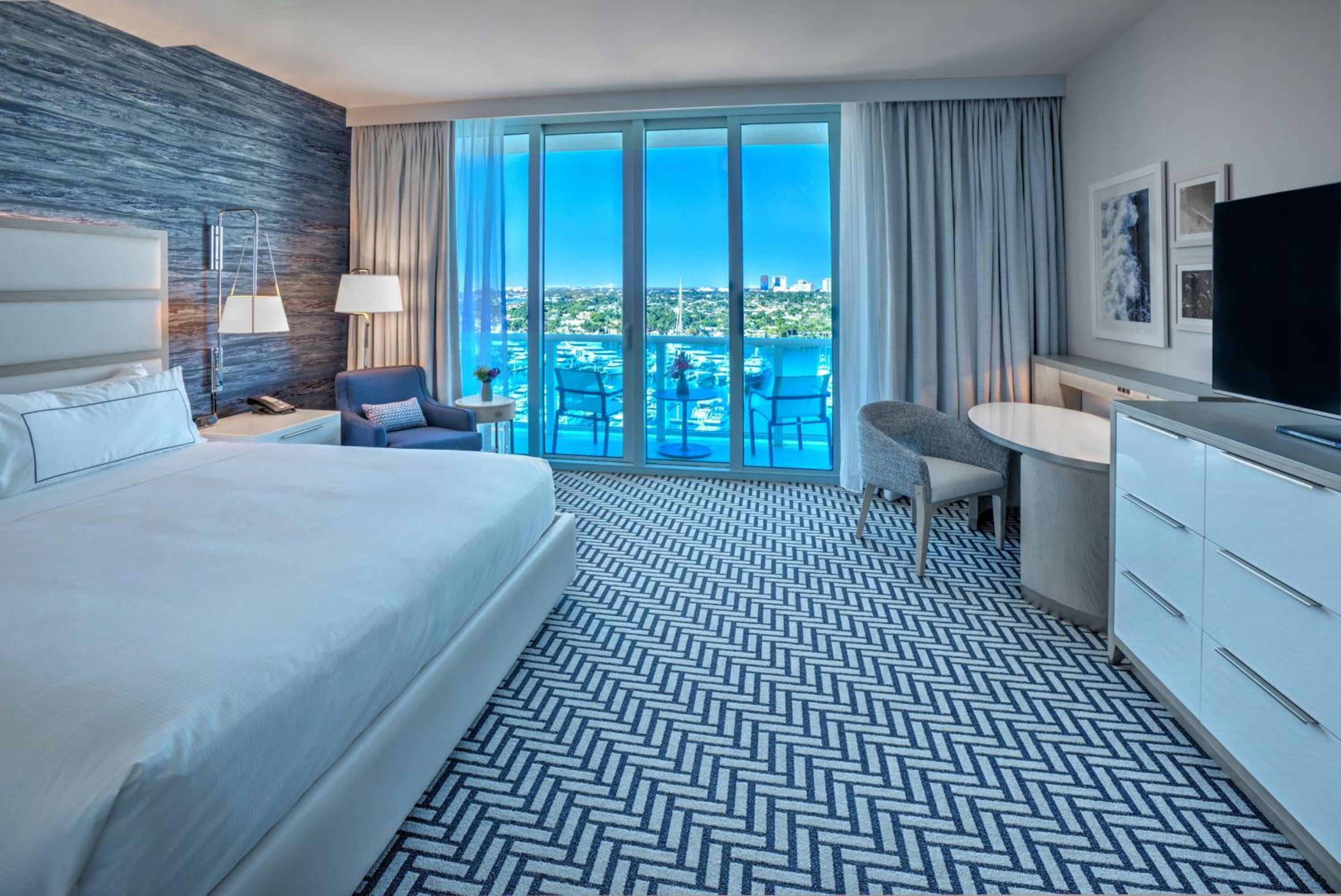 King Room with Balcony - Marina View - Photo 1