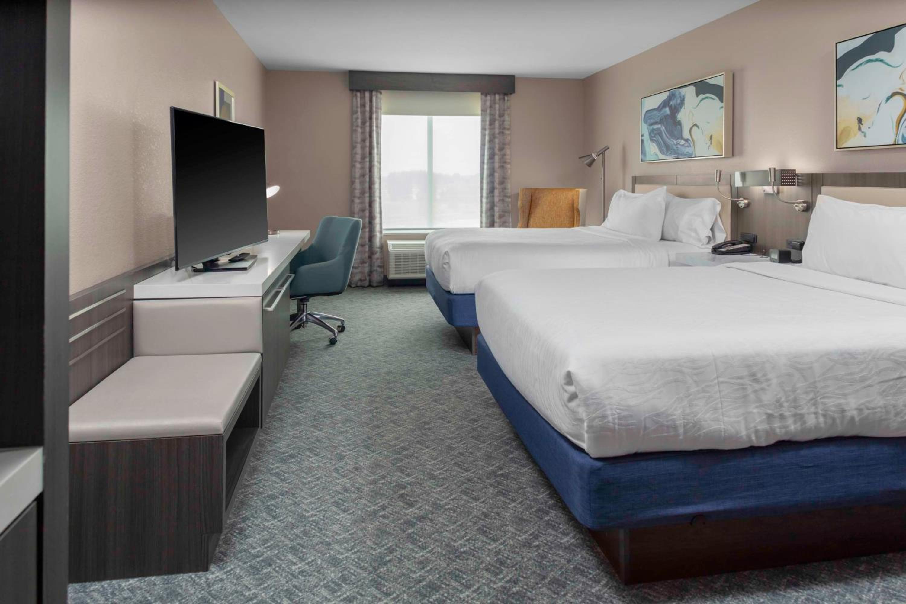 Queen Room with Two Queen Beds - Photo 1