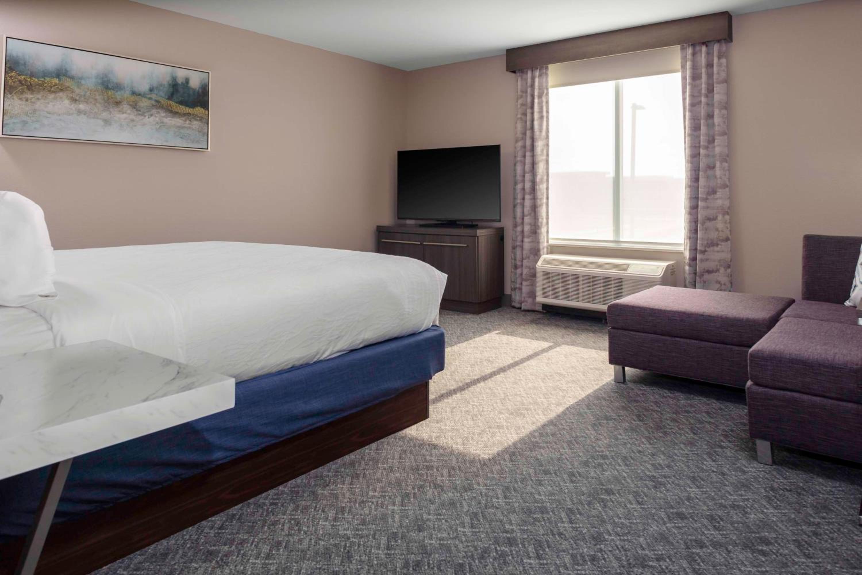 Deluxe King Room - Photo 4