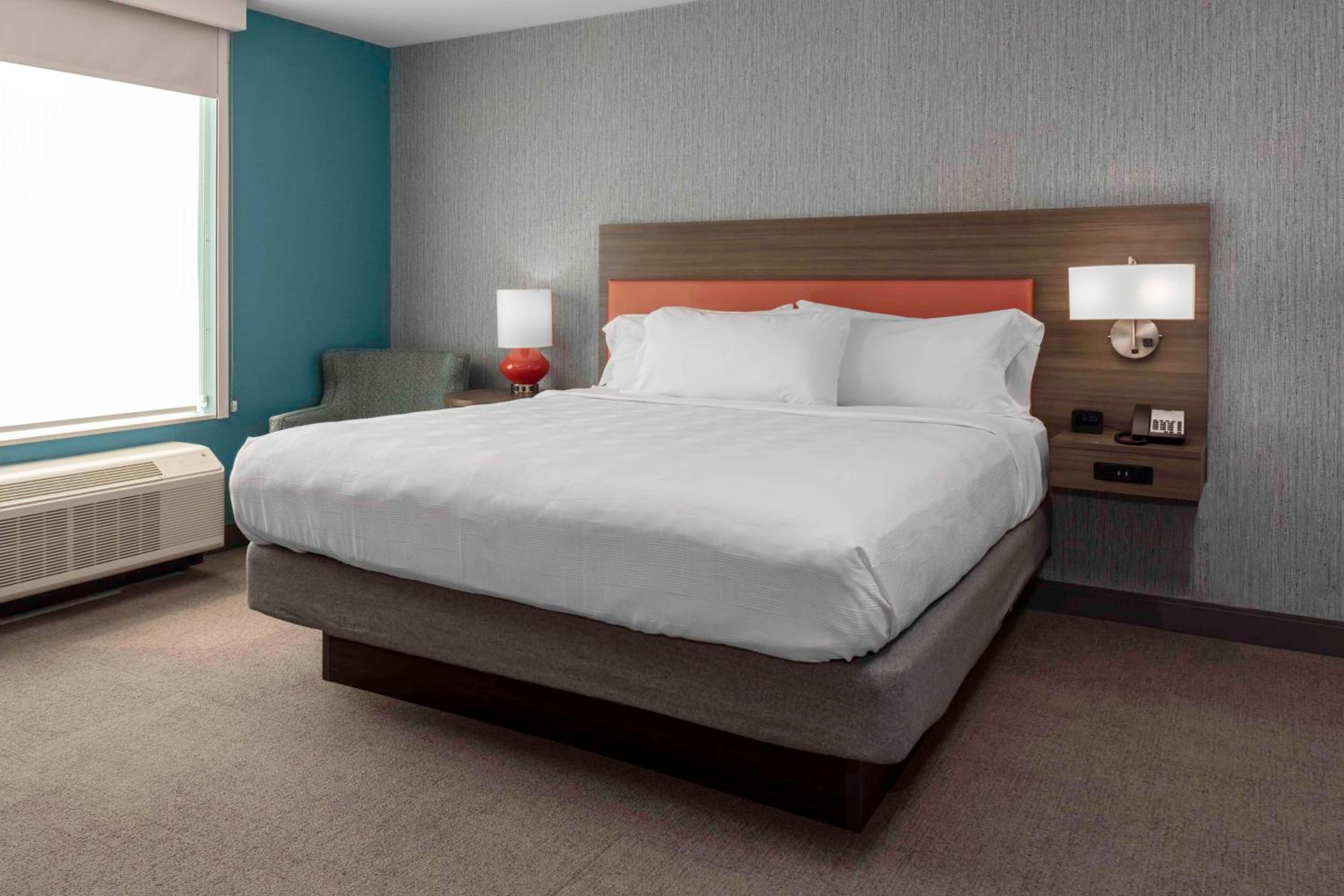 One-Bedroom King Suite - Non-Smoking - Photo 2