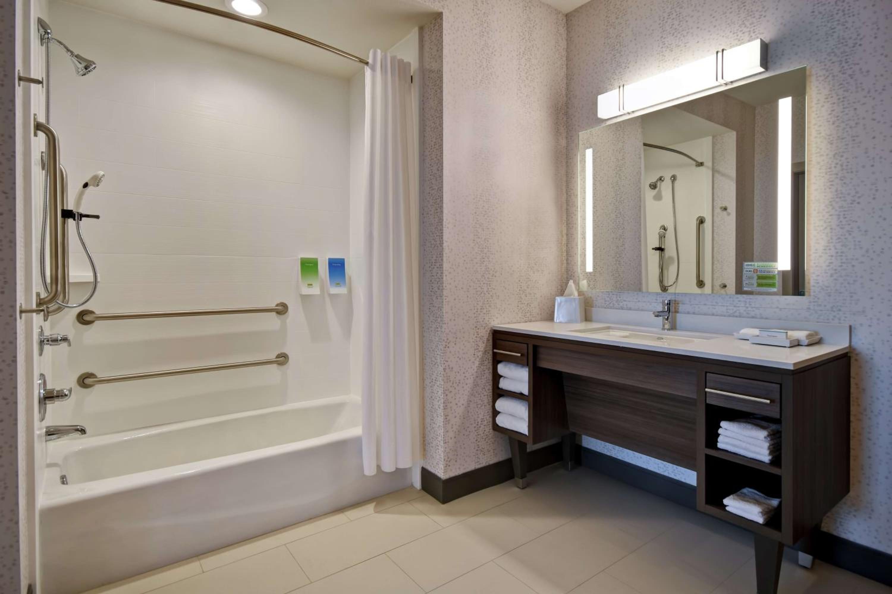 Queen Studio with Two Queen Beds - Mobility Access/Non-Smoking