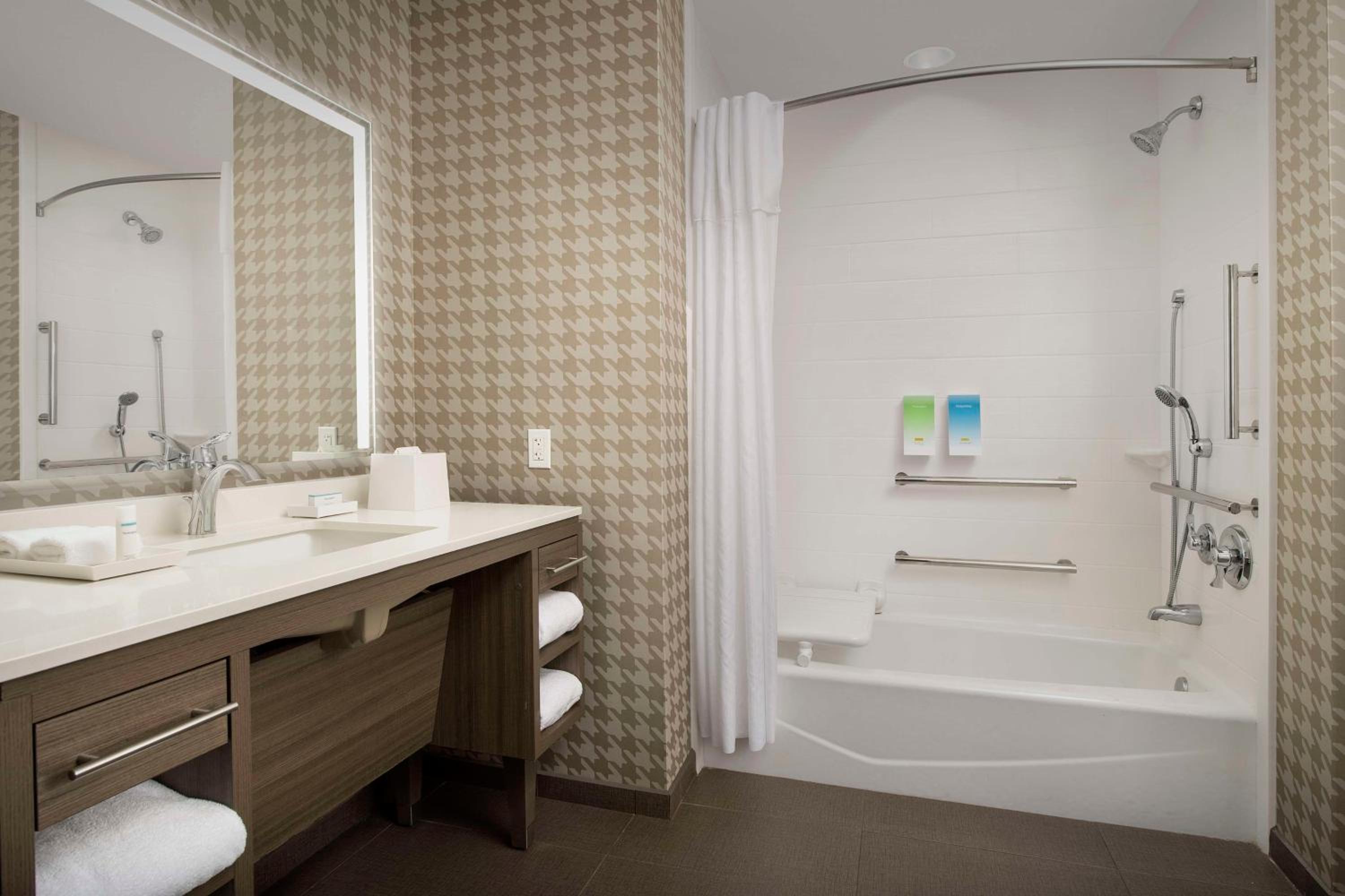 King Studio Suite - Mobility Access/Non-Smoking - Photo 3