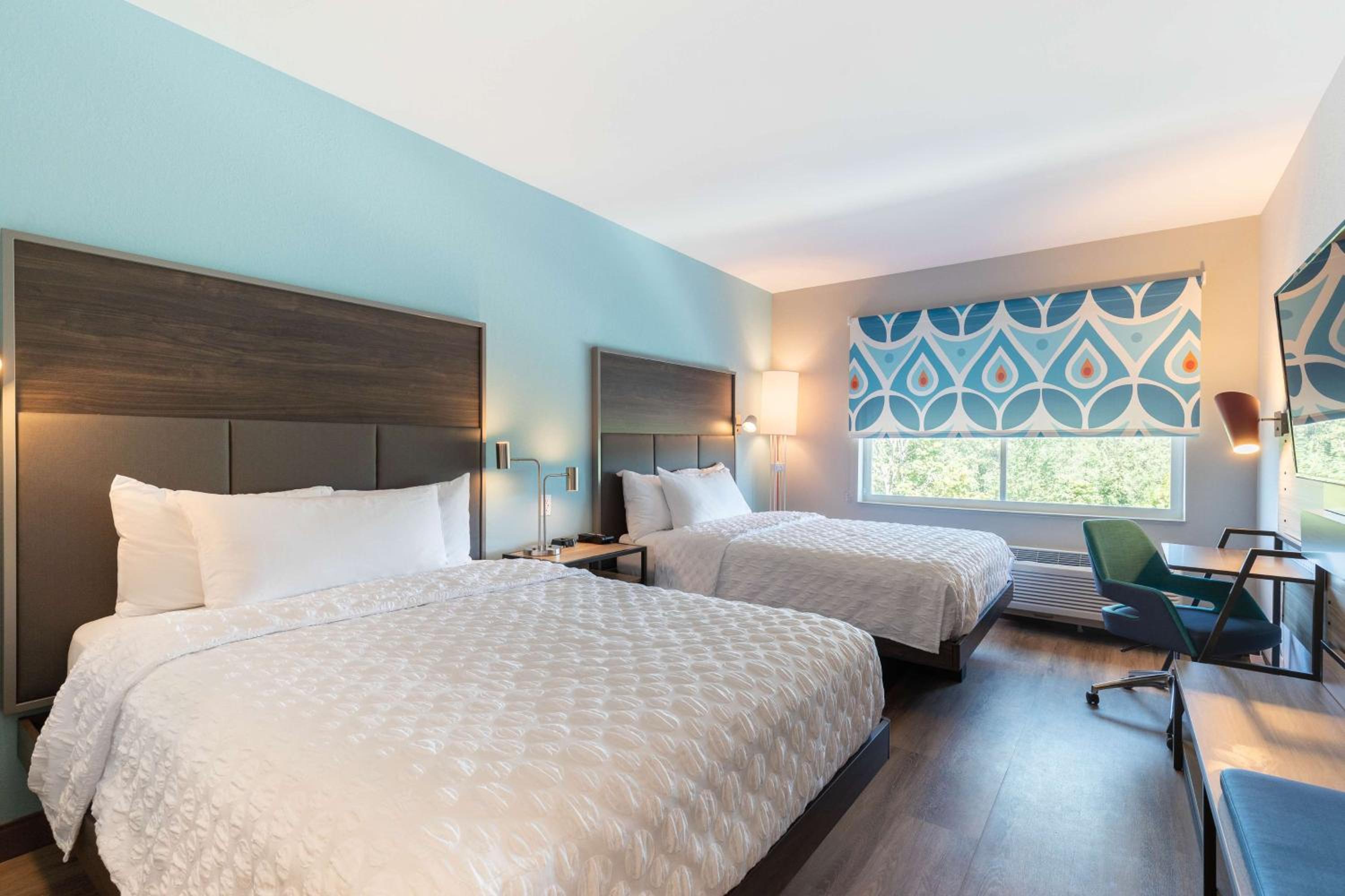 Queen Room with Two Queen Beds - Photo 1