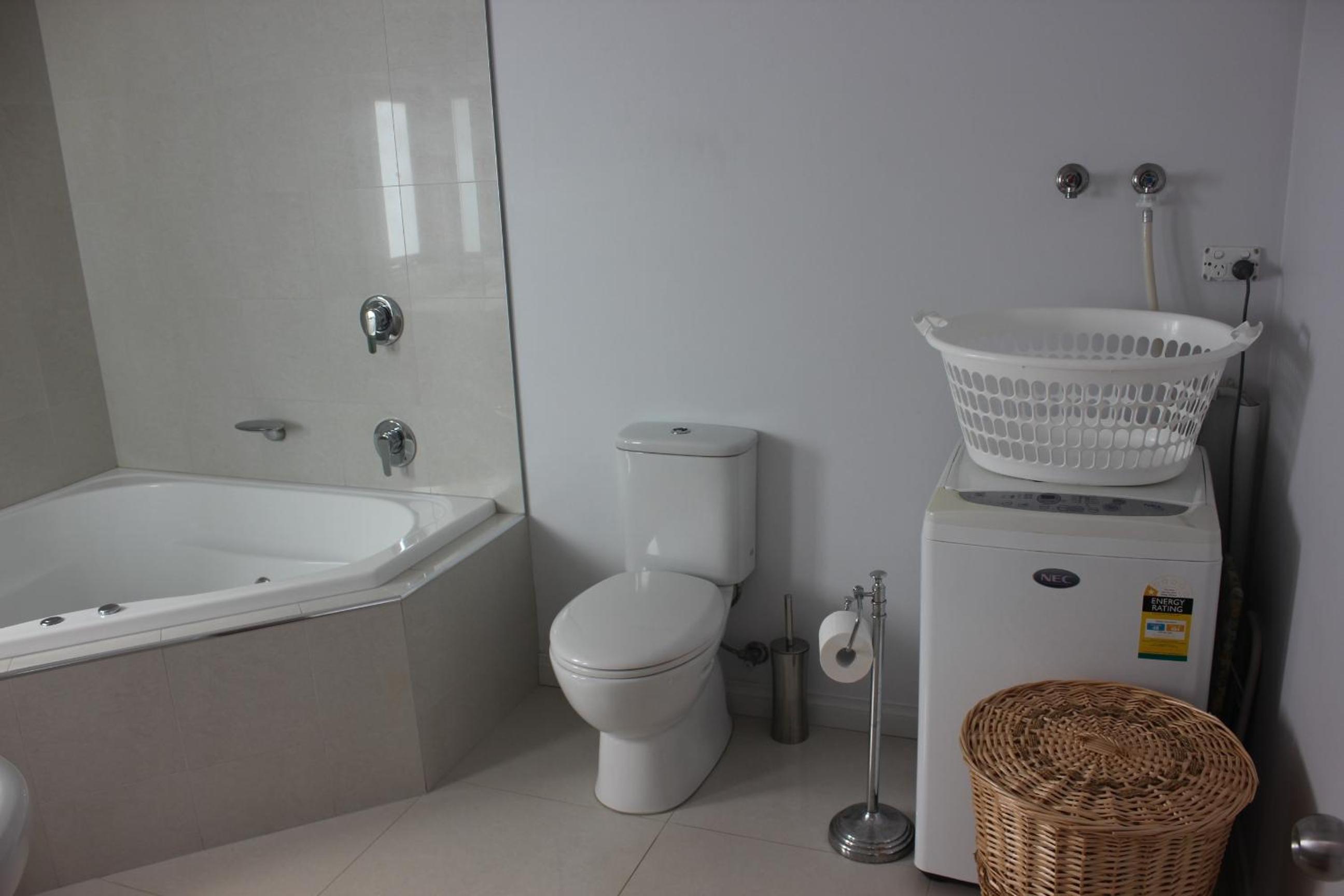Deluxe Suite with Spa Bath photo 2
