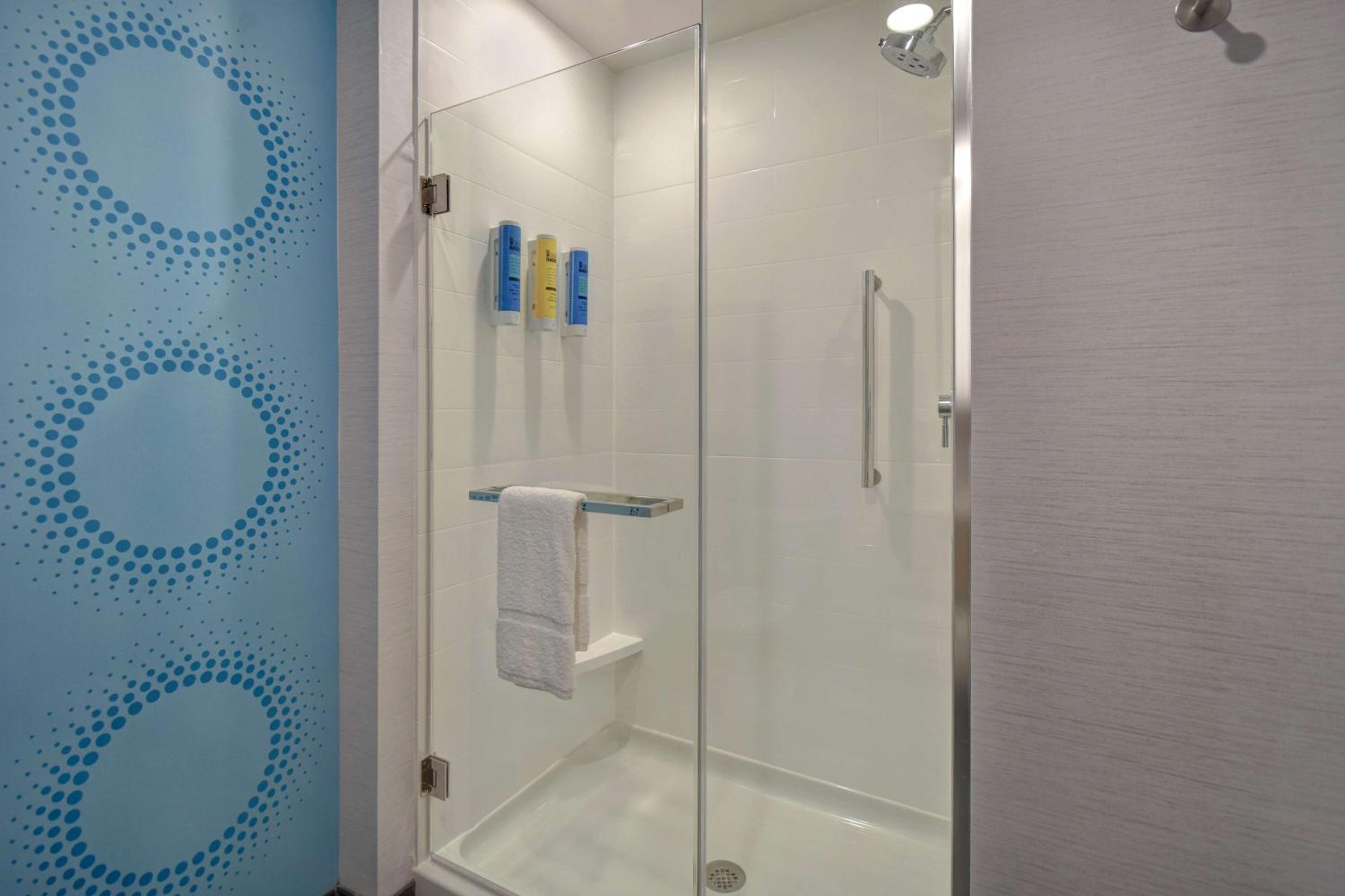 King Room - Hearing Access - Photo 1