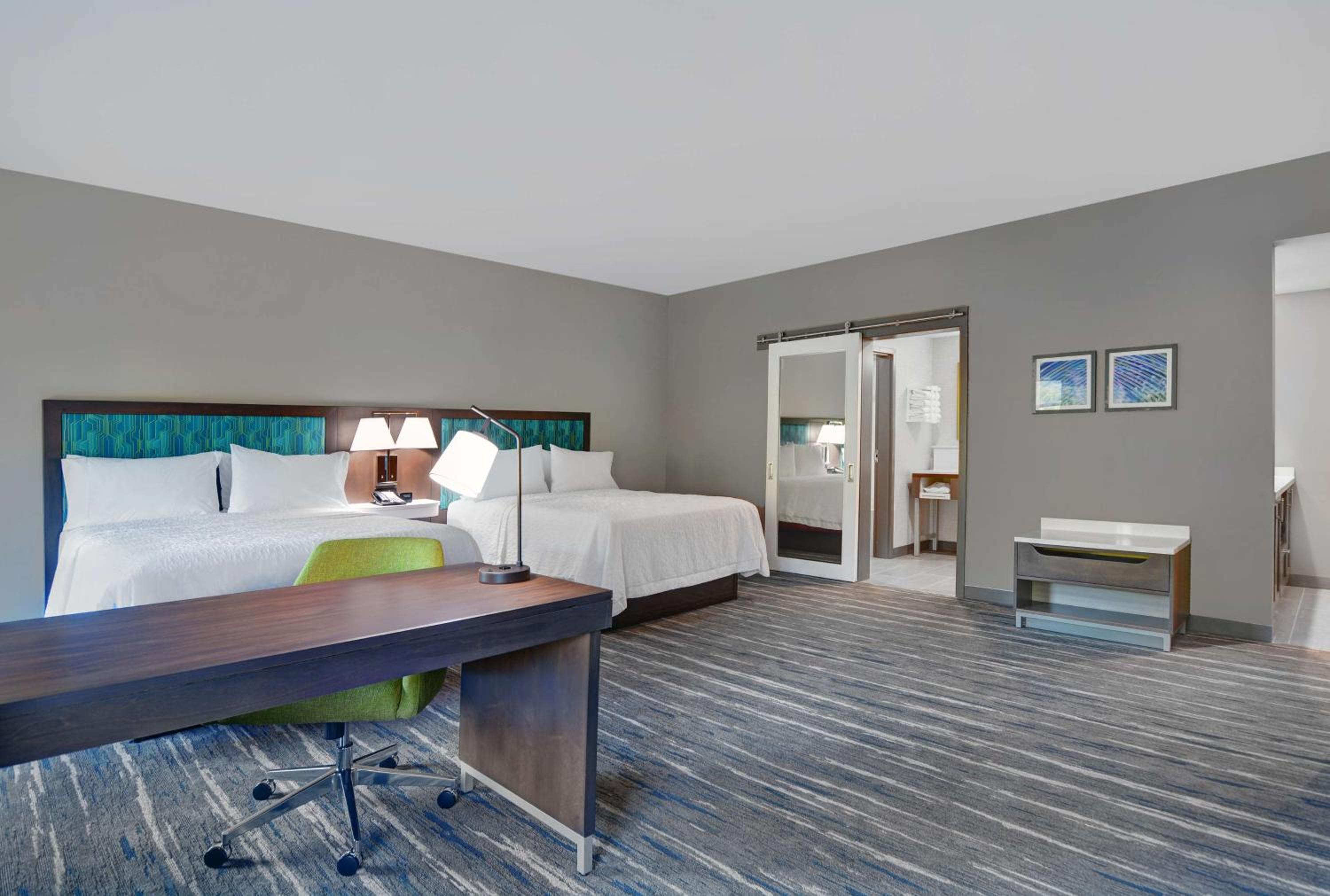 Queen Studio Suite with Two Queen Beds - Non-Smoking - Photo 1