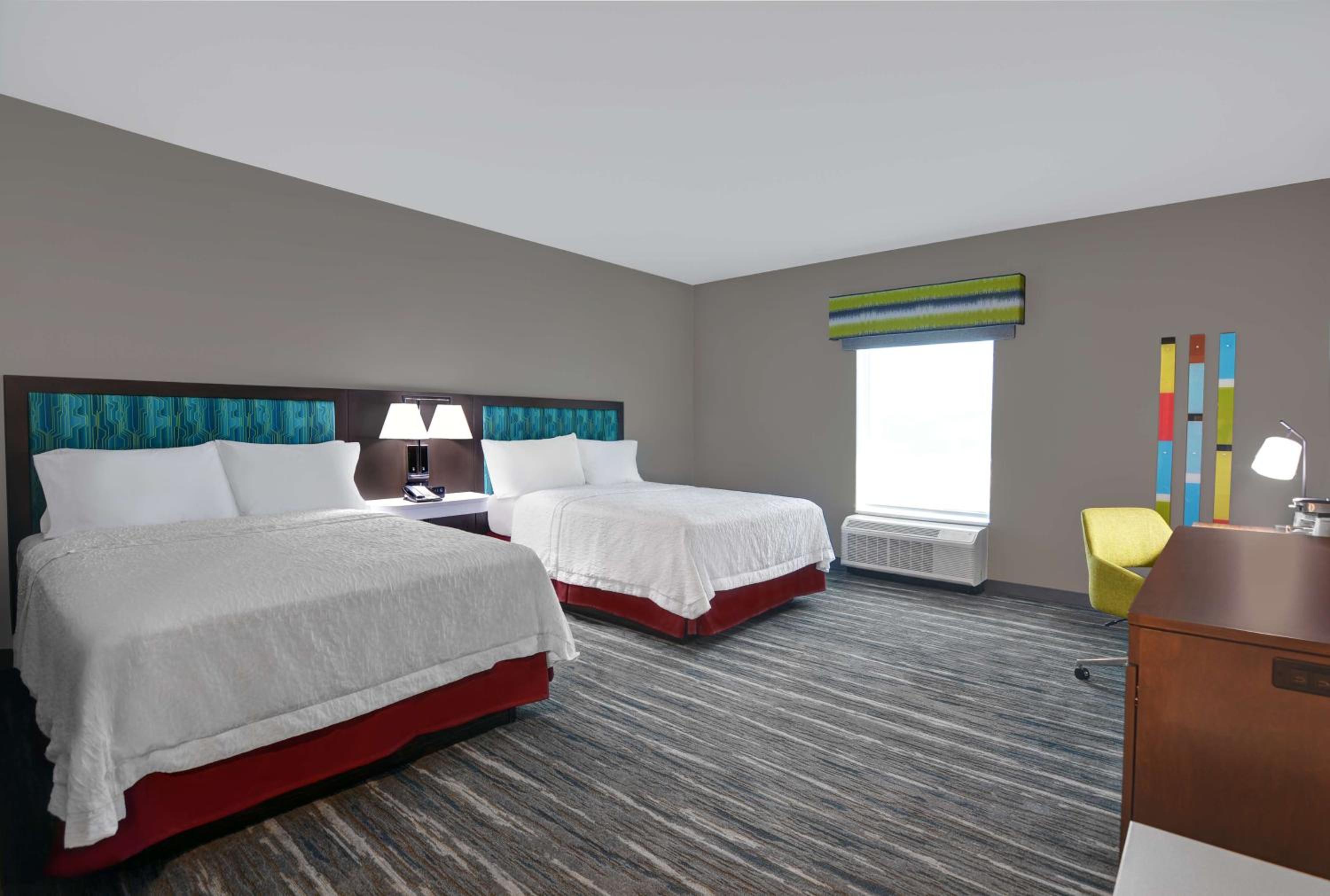Queen Studio Suite with Two Queen Beds - Non-Smoking - Photo 7