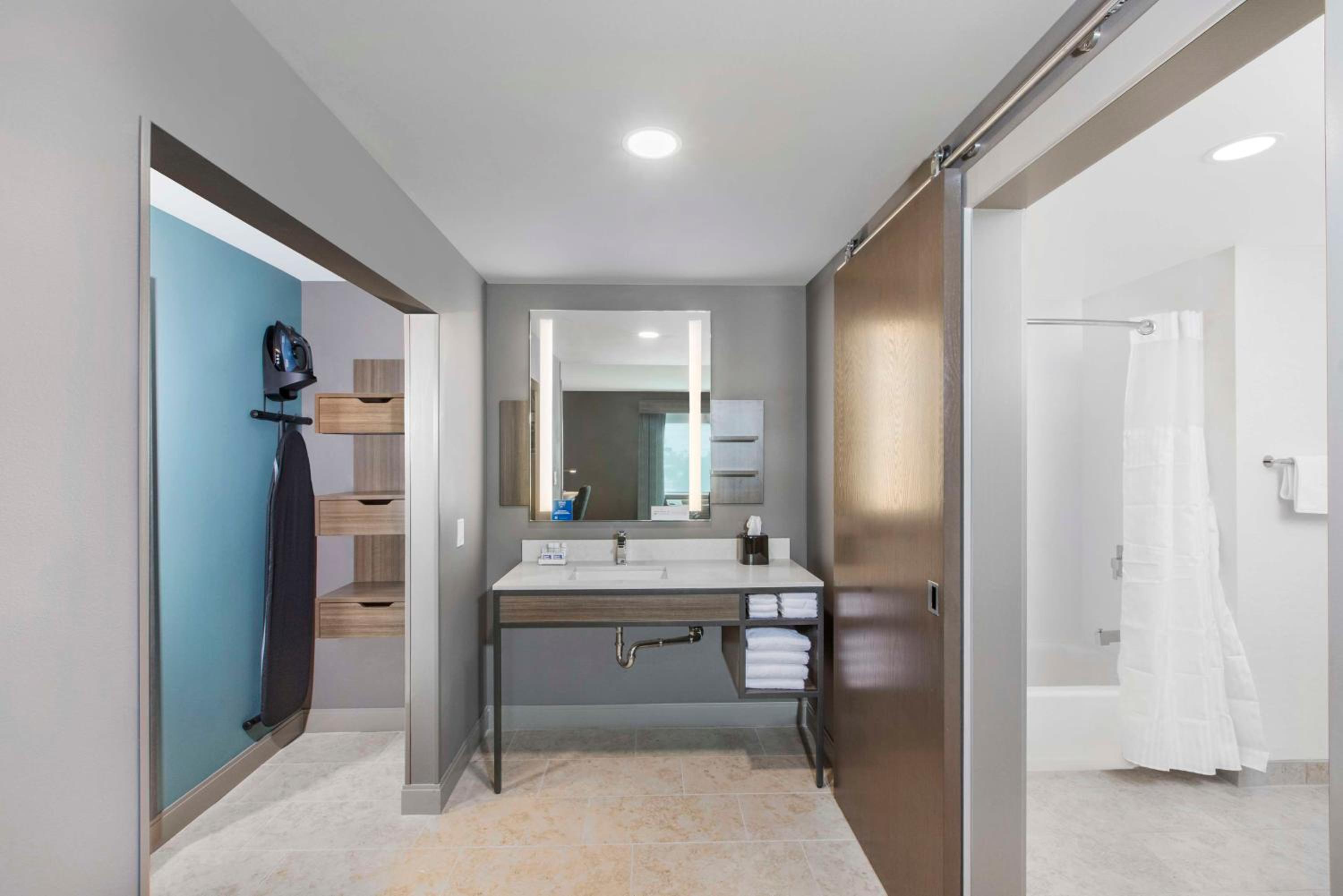 Junior King Suite - Photo 2