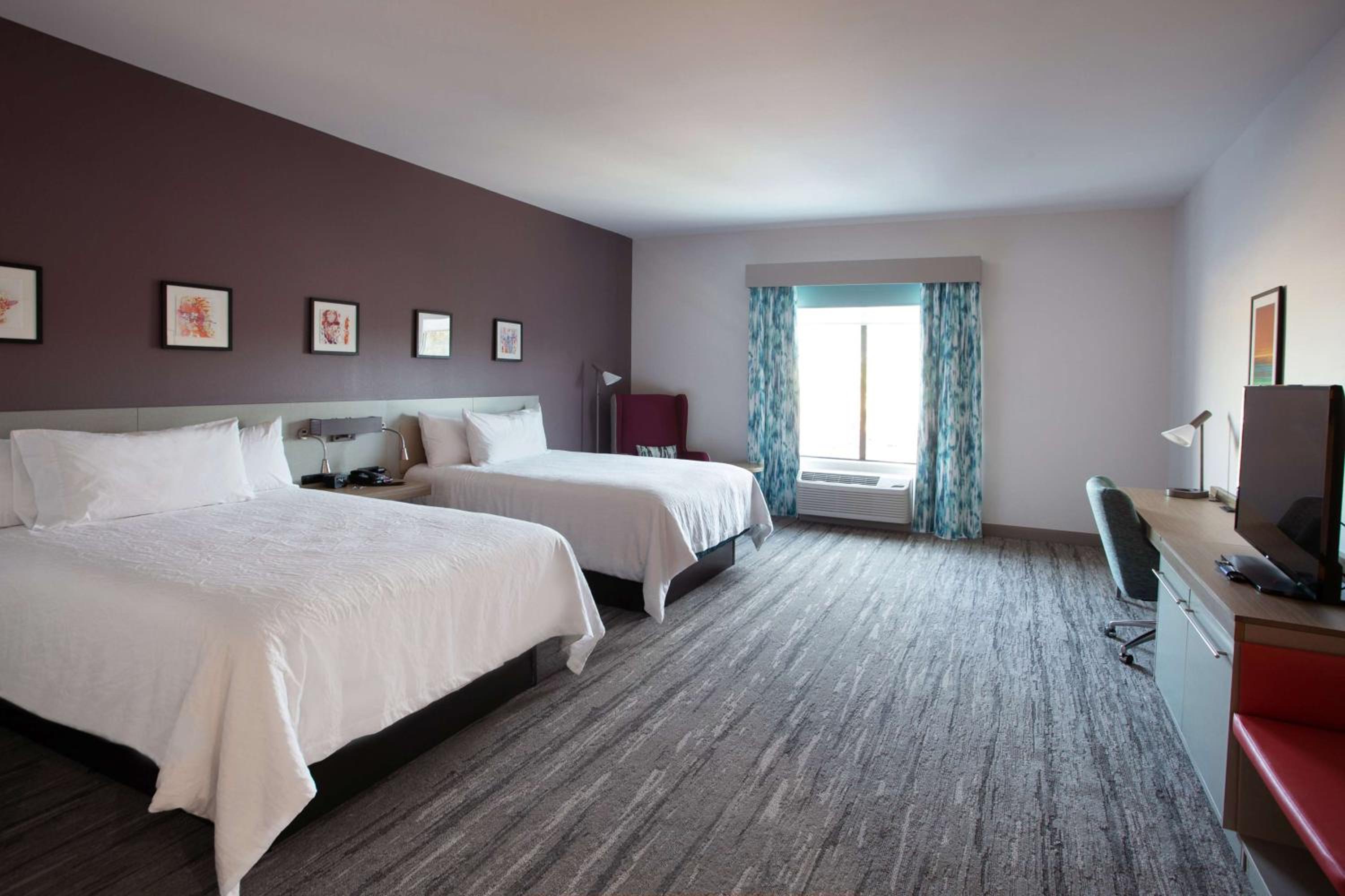 Deluxe Queen Room with Two Queen Beds - Photo 2