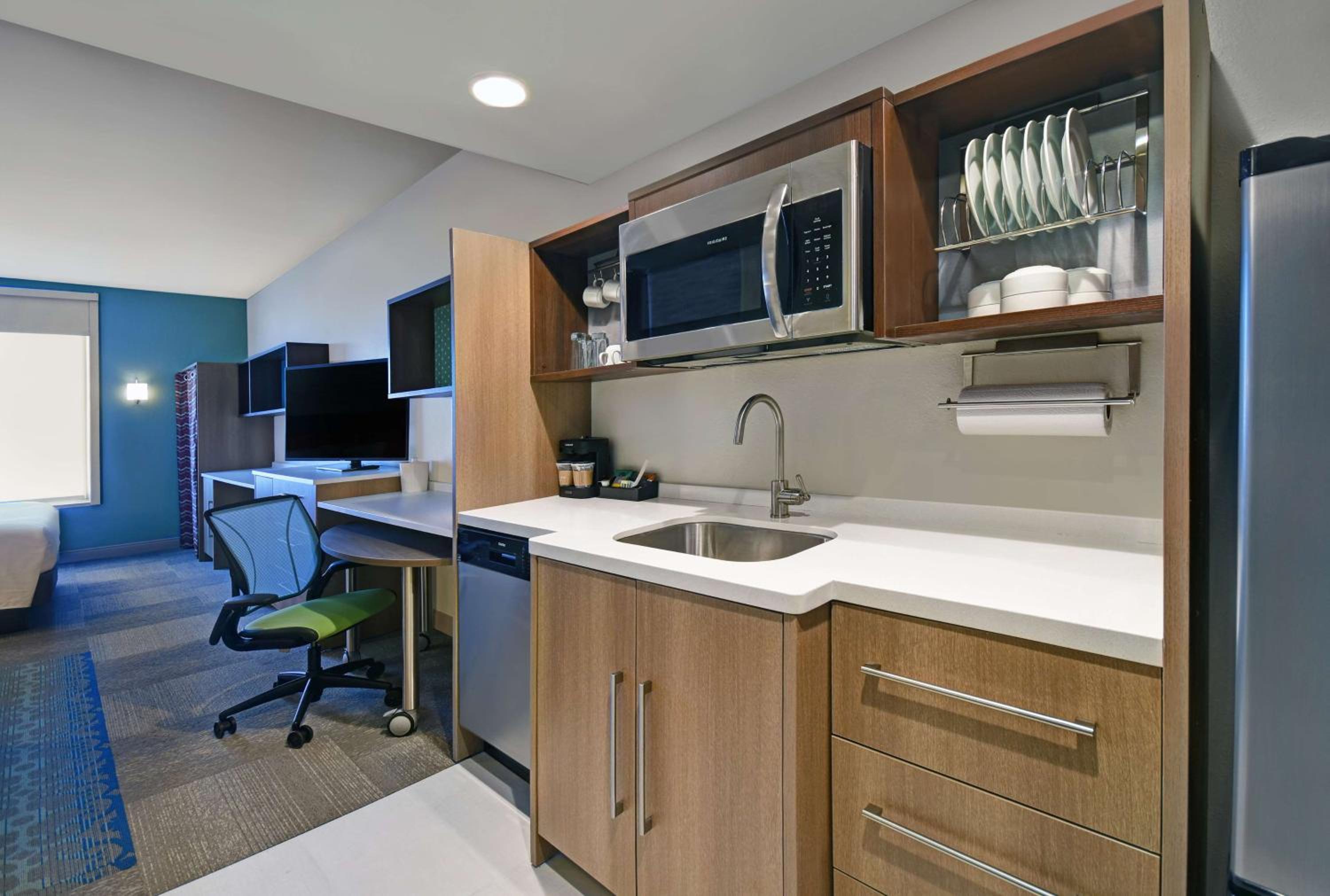 King Studio Suite - Non-Smoking - Photo 5
