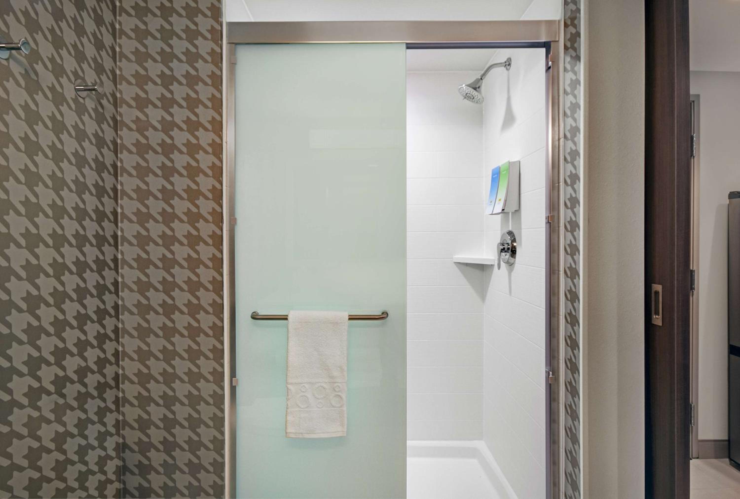King Studio Suite - Non-Smoking - Photo 3