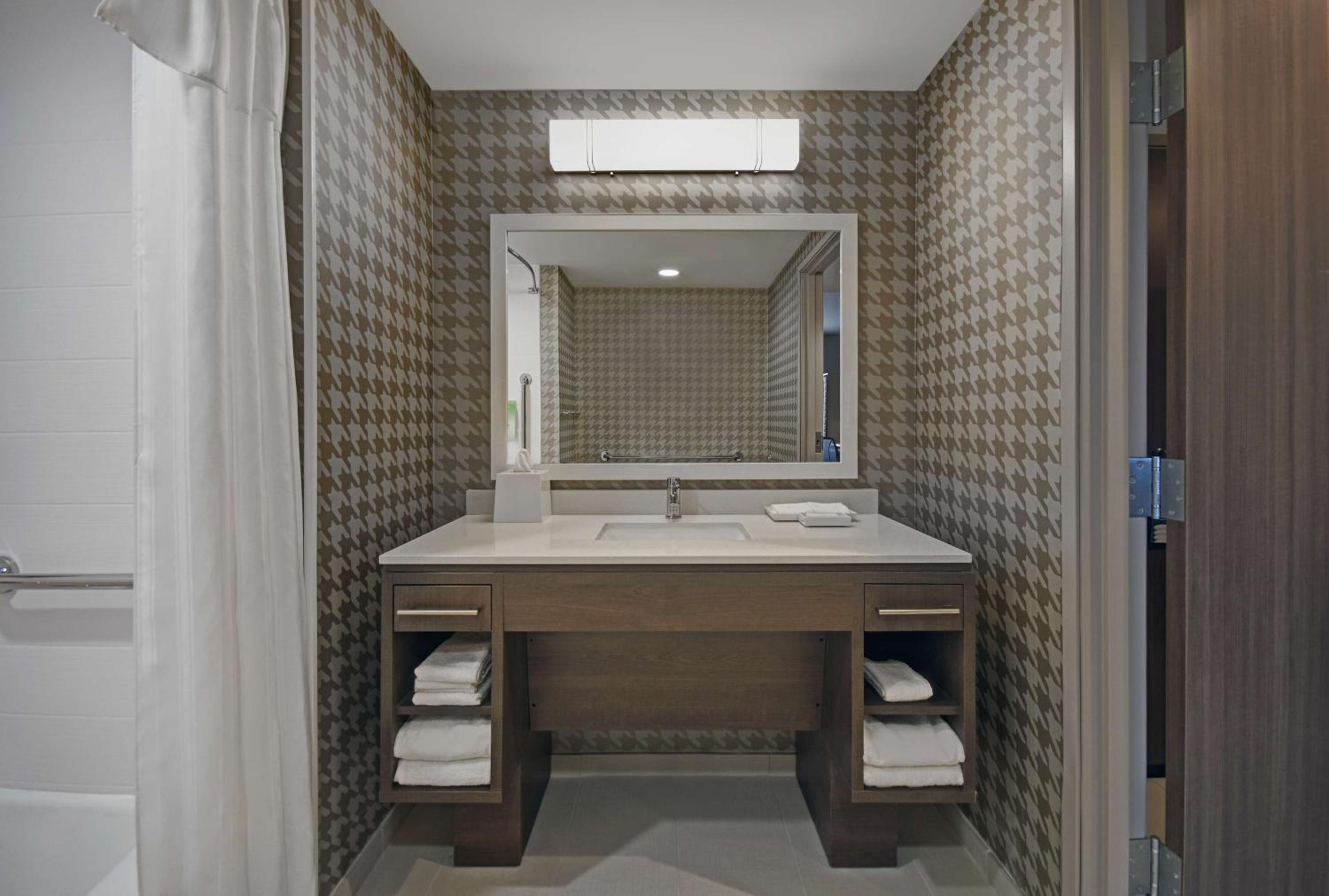 King Studio Suite - Non-Smoking - Photo 2