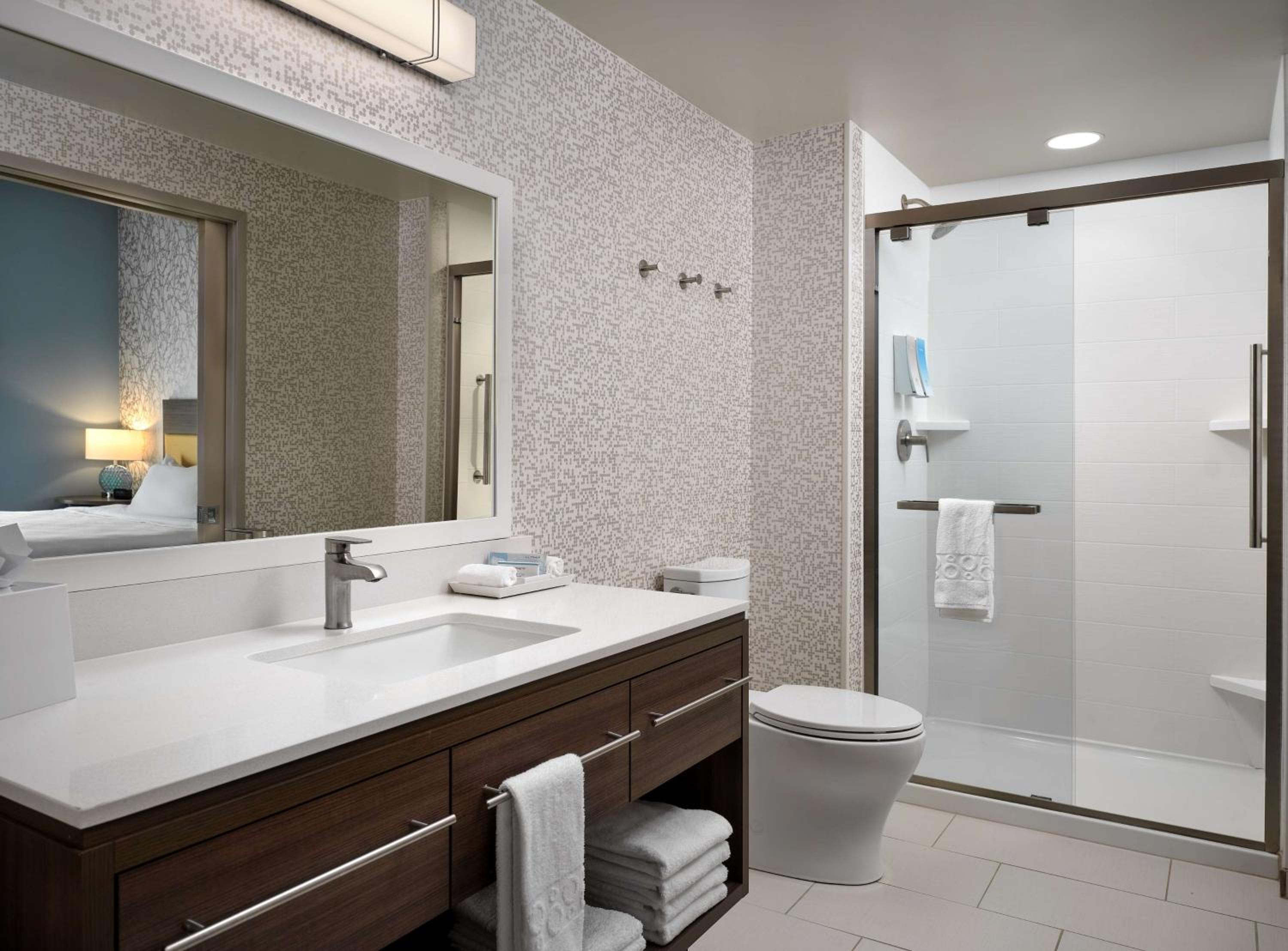 One-Bedroom King Suite - Non-Smoking - Photo 6