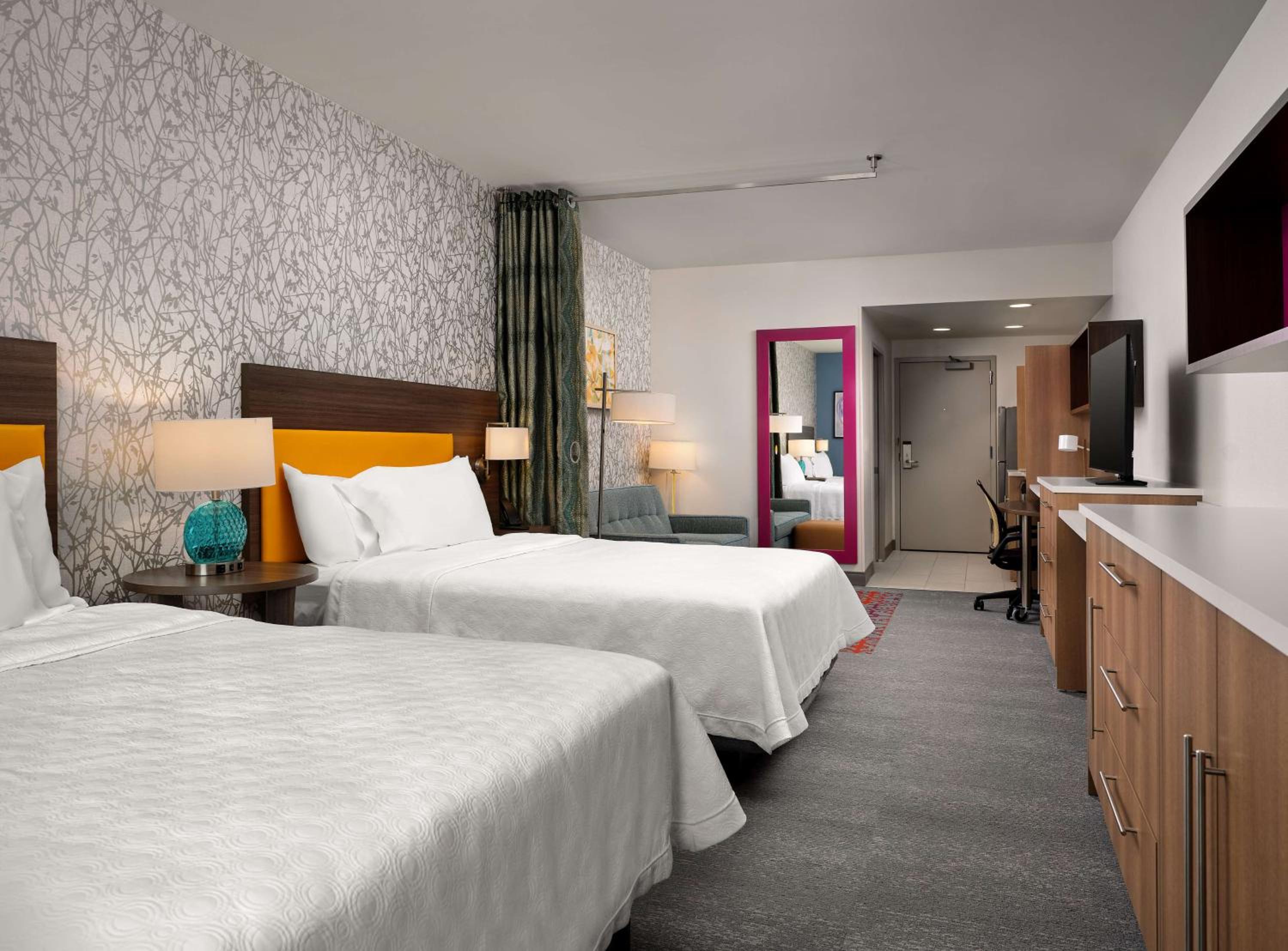 Queen Studio with Two Queen Beds - Non-Smoking - Photo 2