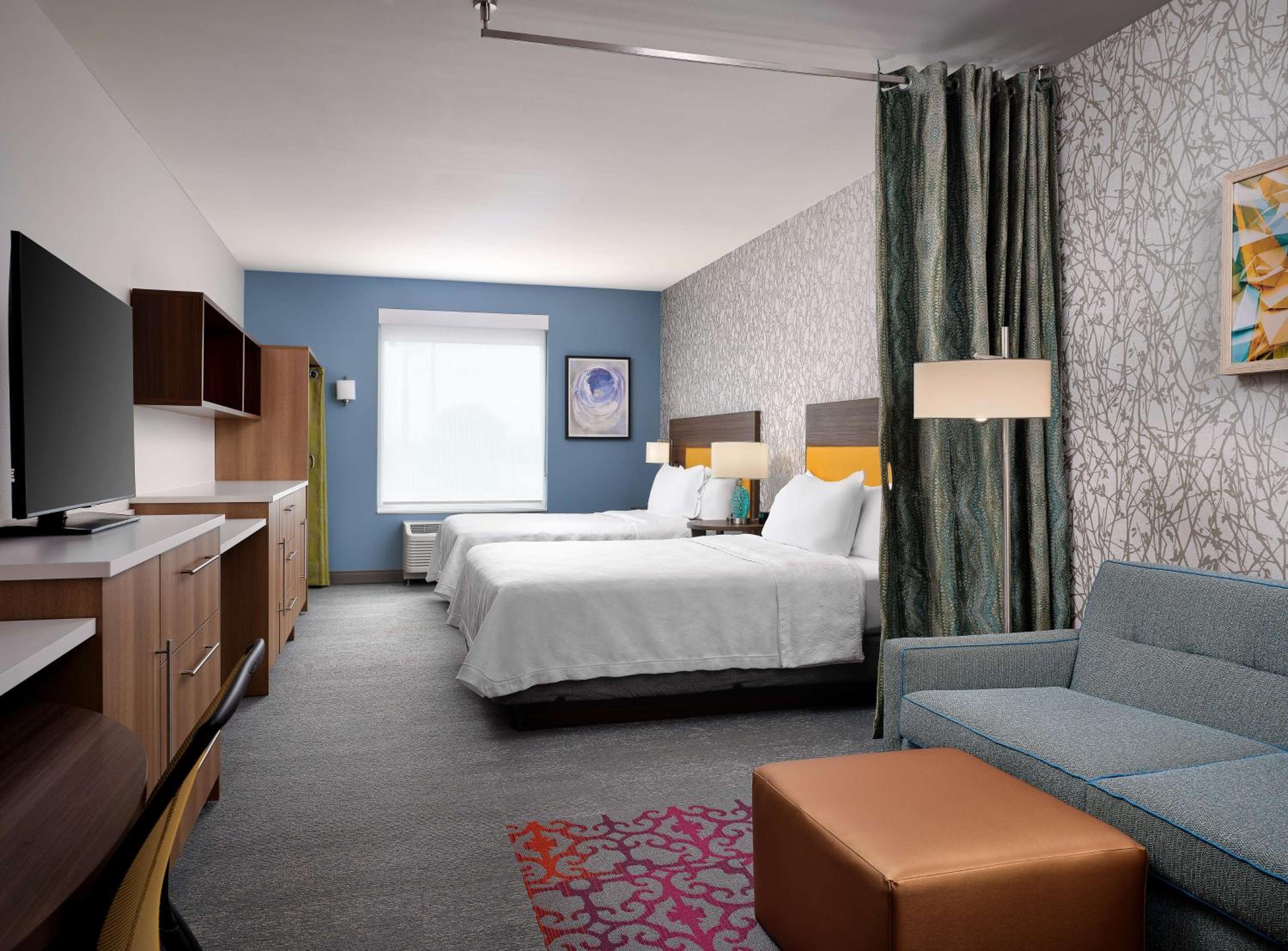 Queen Studio with Two Queen Beds - Non-Smoking - Photo 3